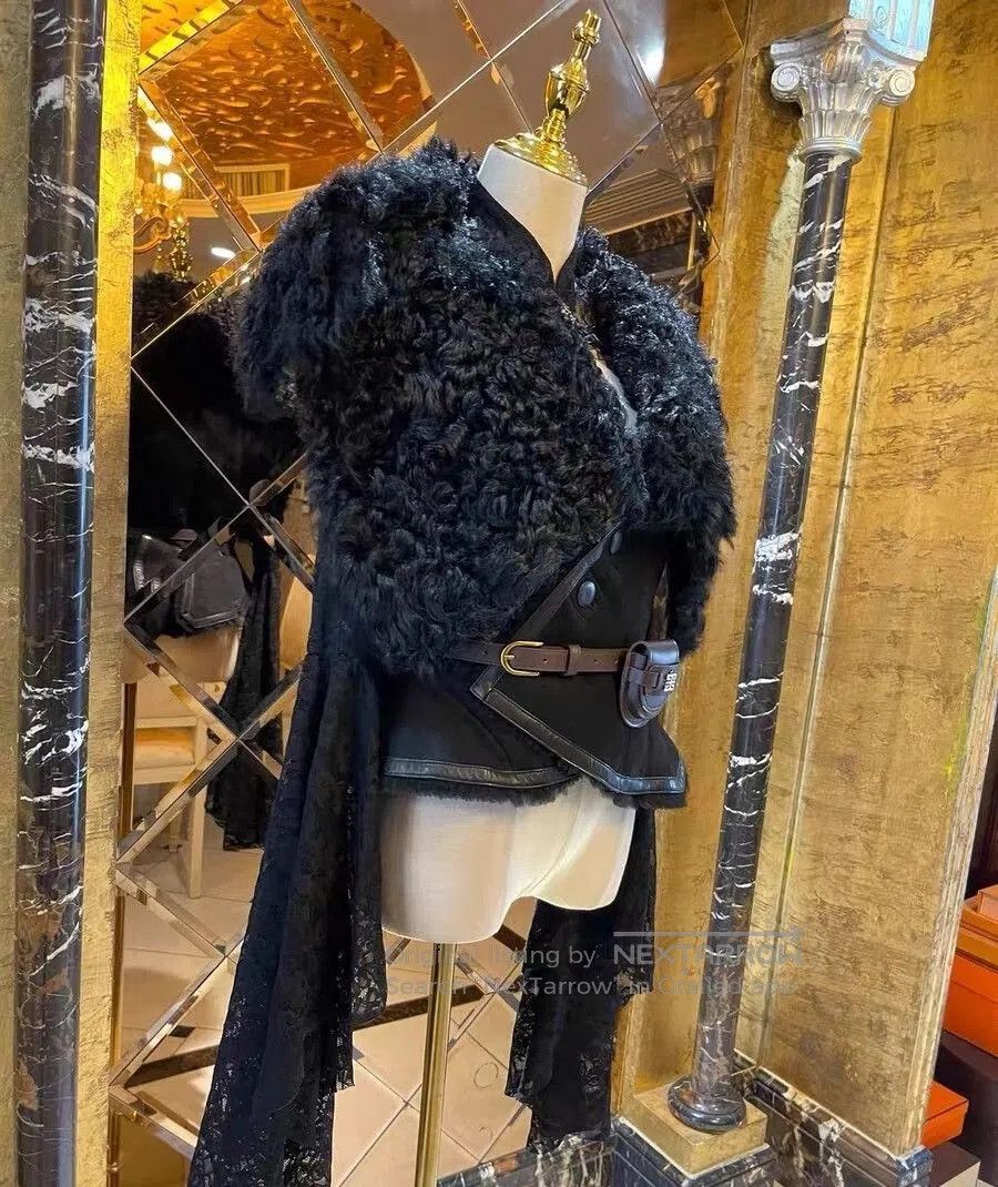 Givenchy Givenchy Shearling Fur Showpiece. Size XS / US 0-2 / IT 36-38 - 6 Thumbnail