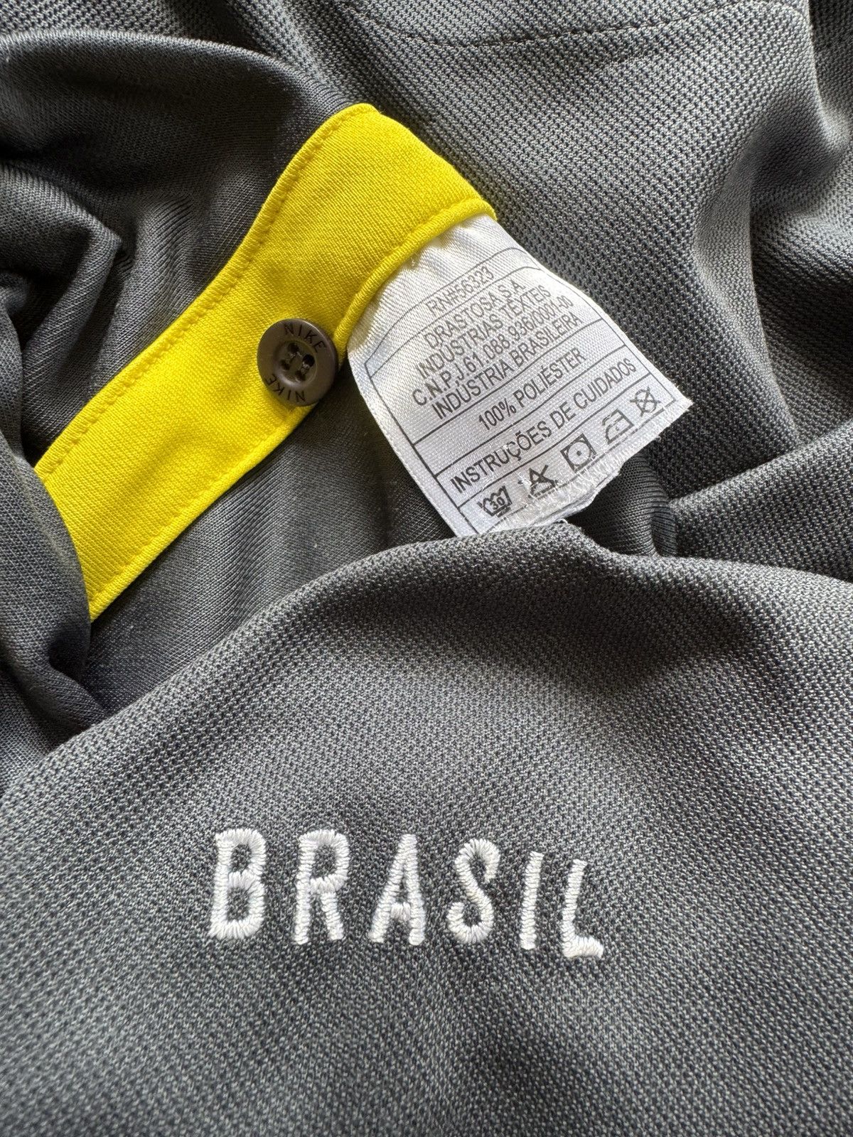 Nike Brazil 2004 Total 90 Nike Shirt Size US M / EU 48-50 / 2 - 11 Thumbnail
