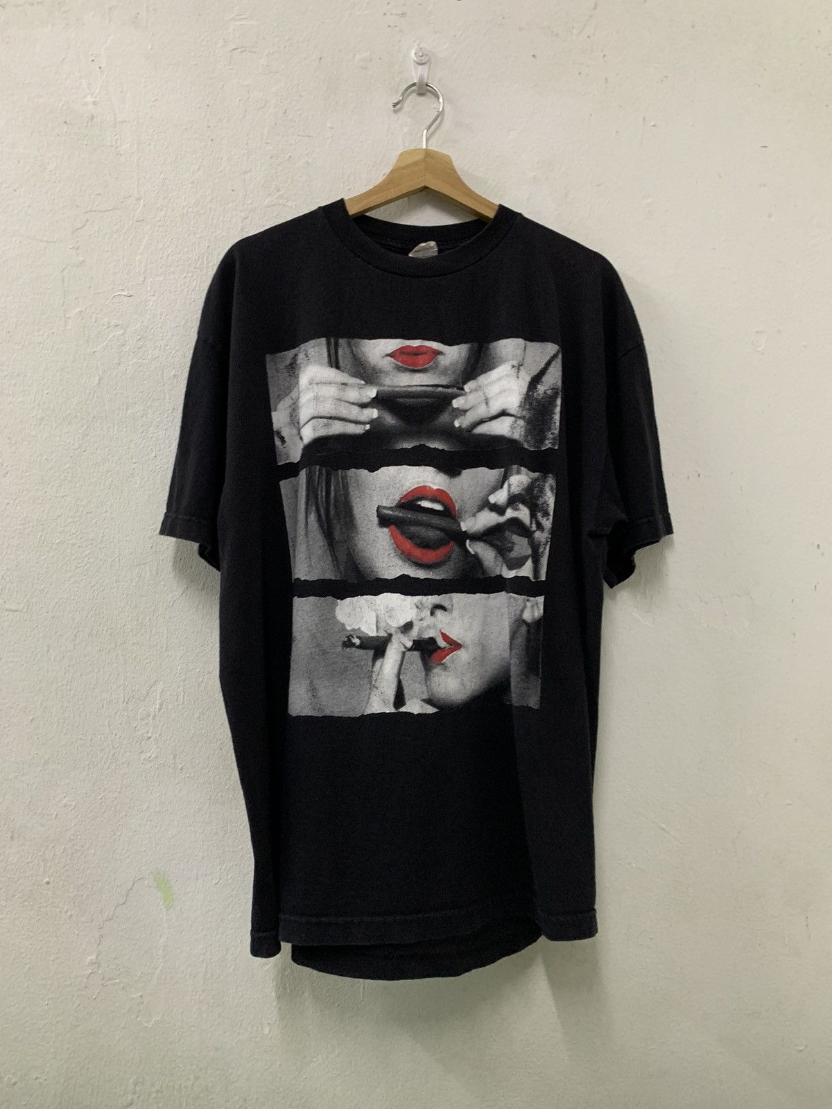 Alstyle × Vintage Distressed Women Roll Lick Smoke Blunt Weed Printed Size US XL / EU 56 / 4 - 1 Thumbnail