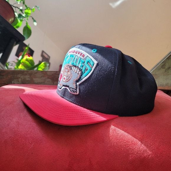 Mitchell & Ness Mitchell & Ness Vancouver Grizzlies Nostalgia Red Panel Cap Size ONE SIZE - 3 Thumbnail