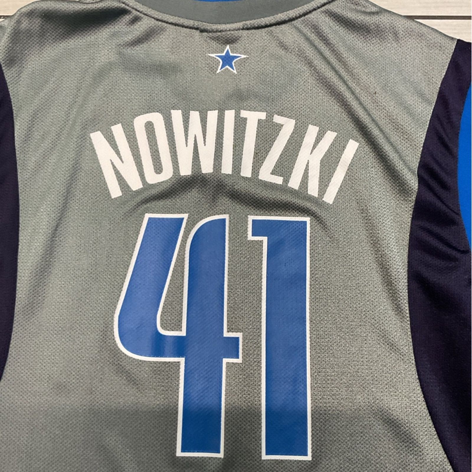 NBA Vintage NBA Dallas Mavericks #41 Basketball Jersey Size US L / EU 52-54 / 3 - 6 Thumbnail