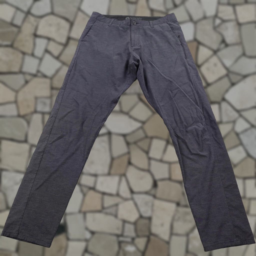 Vuori Vuori Pants Mens 32x32 Gray Performance Chino Slim Straight Stretch Golf Flex Pants - Mens Adjustable Inseam 32 Size US 32 / EU 48 - 1 Thumbnail