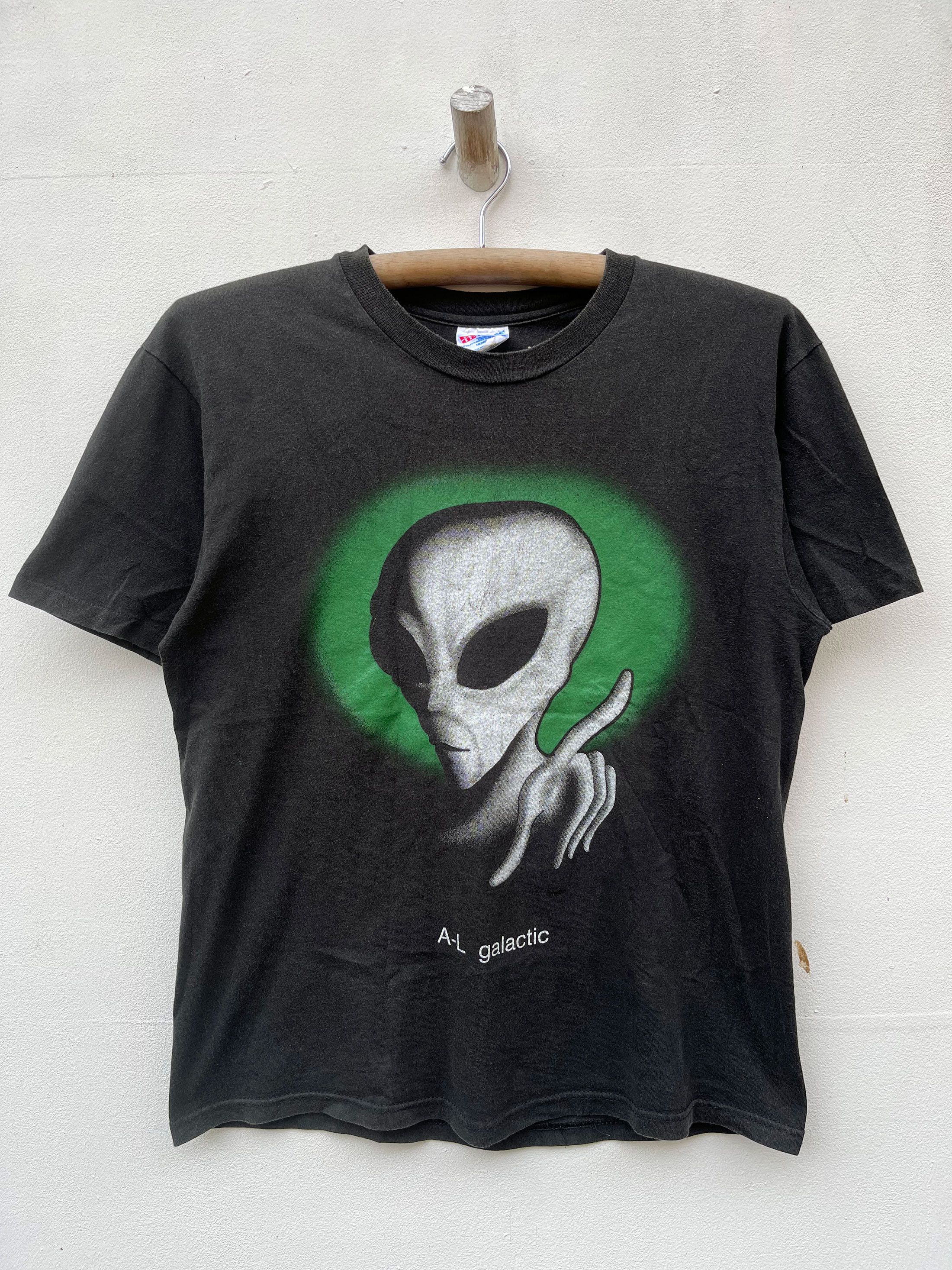 Archival Clothing × Arts & Science × Sci-Fi Fantasy Vintage Alien 
