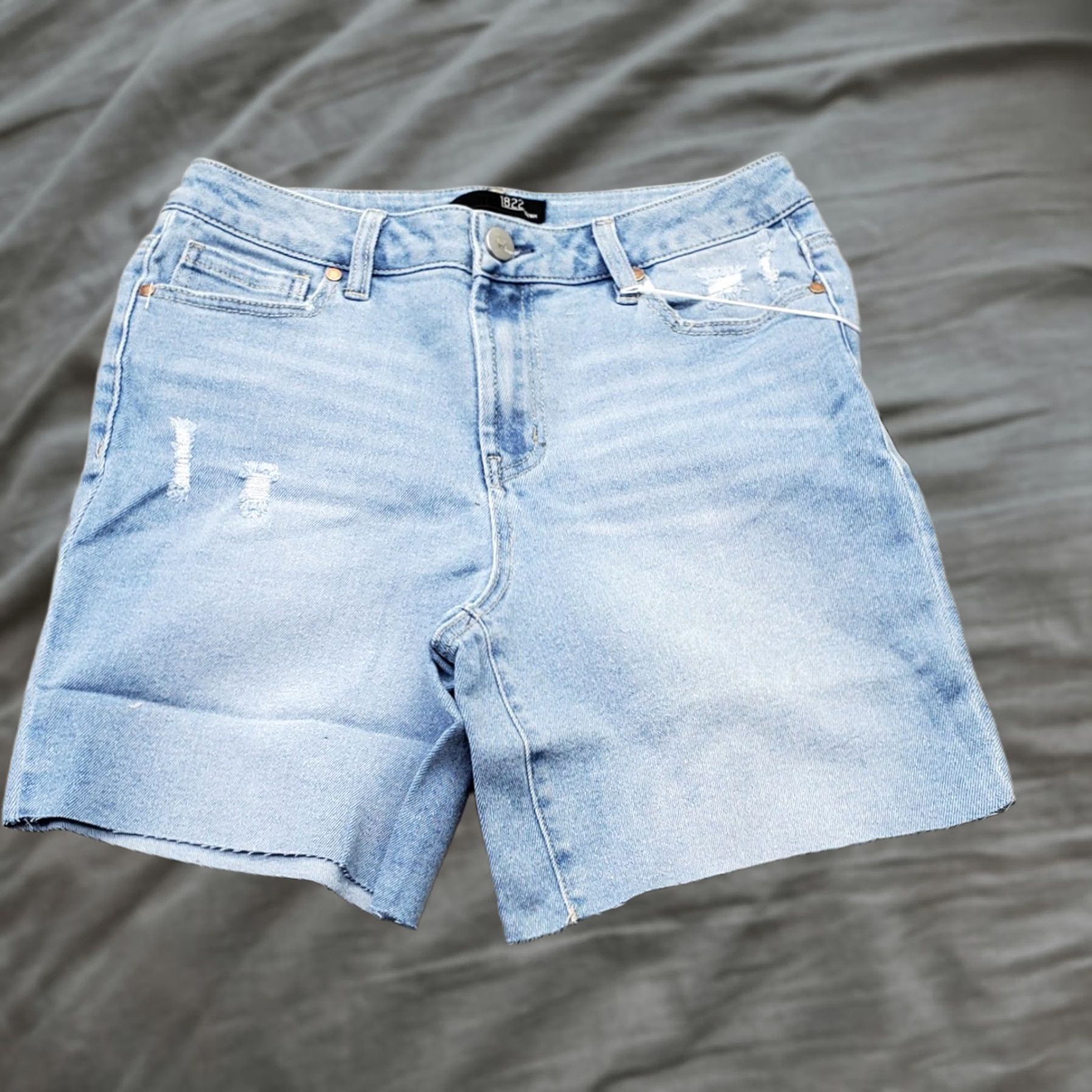 Vintage 1822 Denim Repreve Shorts Womens 6/28 Blue Denim High Rise Distressed Raw Hem Bermuda Size 28" / US 6 / IT 42 - 1 Thumbnail