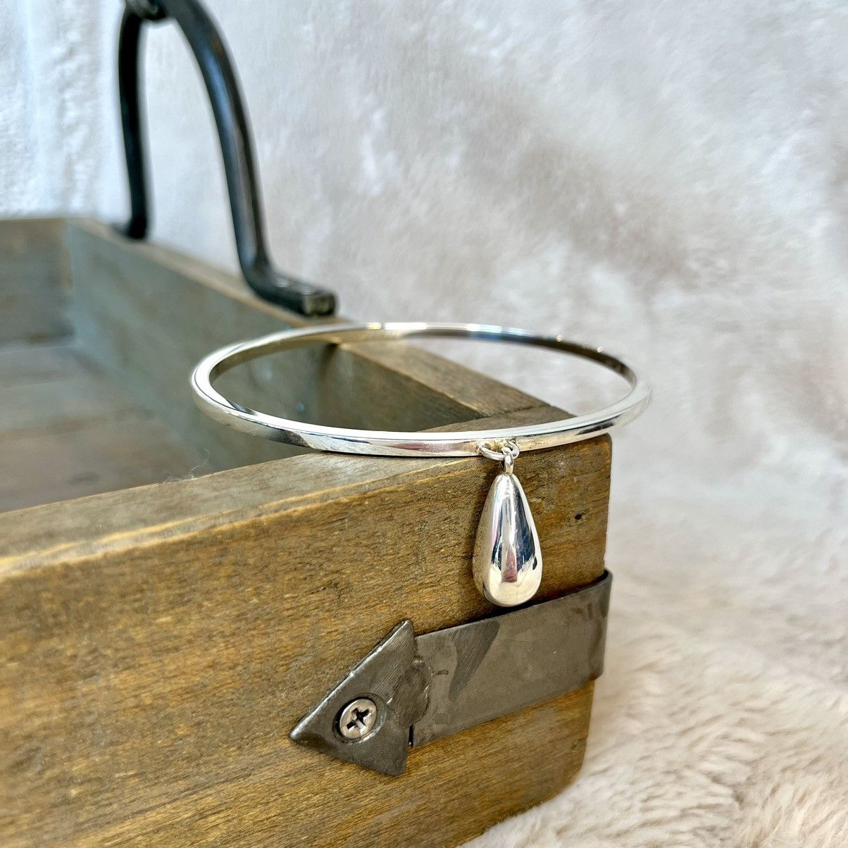 Gucci Gucci Sterling Silver Teardrop Bangle Bracelet Size ONE SIZE - 9 Thumbnail