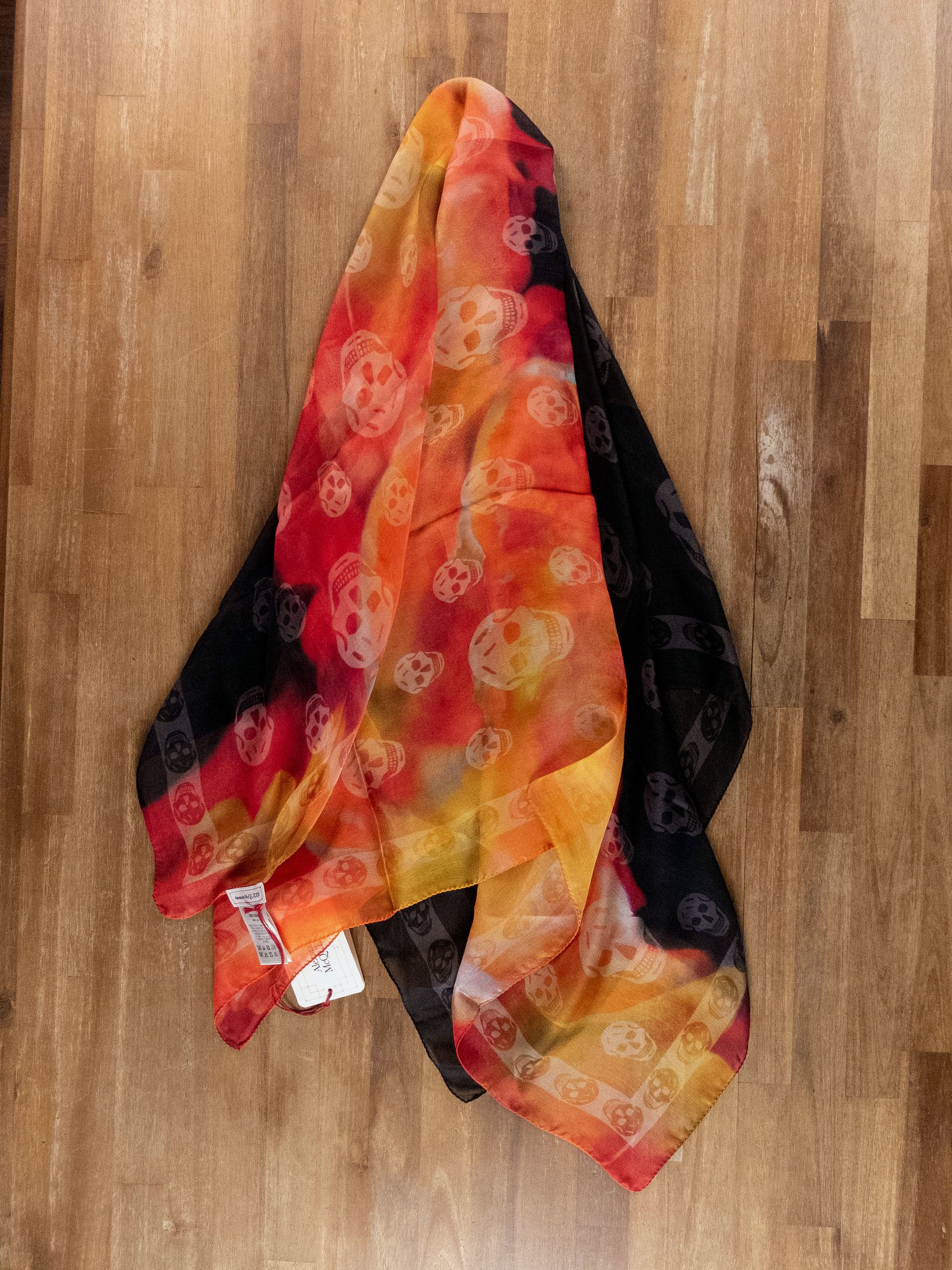 Alexander McQueen ALEXANDER MCQUEEN red & black skull motif stole scarf NWT q Size ONE SIZE - 9 Thumbnail