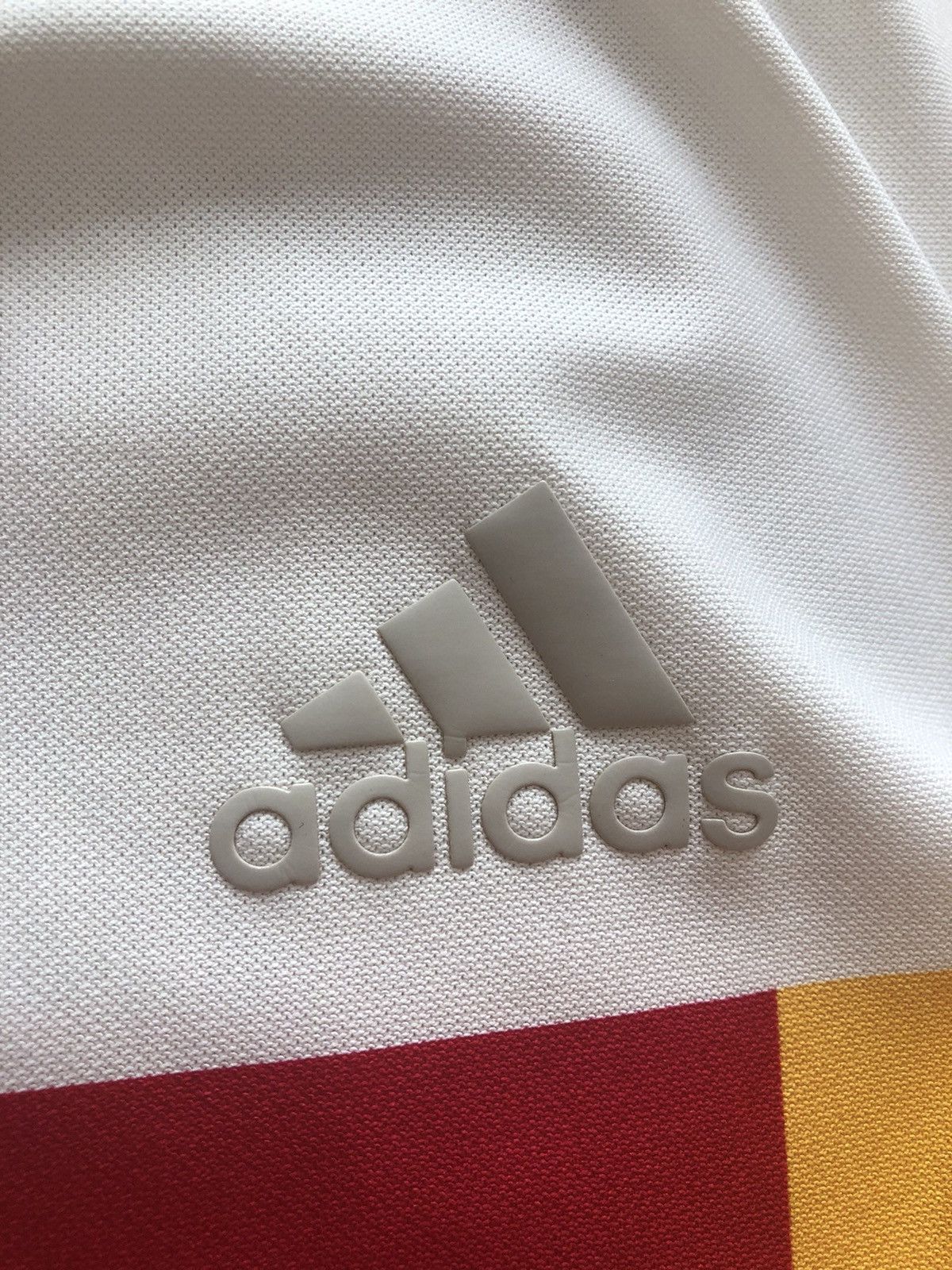 Adidas ADIDAS PHARRELL WILLIAMS RARE VINTAGE TEE SHIRT Size US XL / EU 56 / 4 - 3 Thumbnail