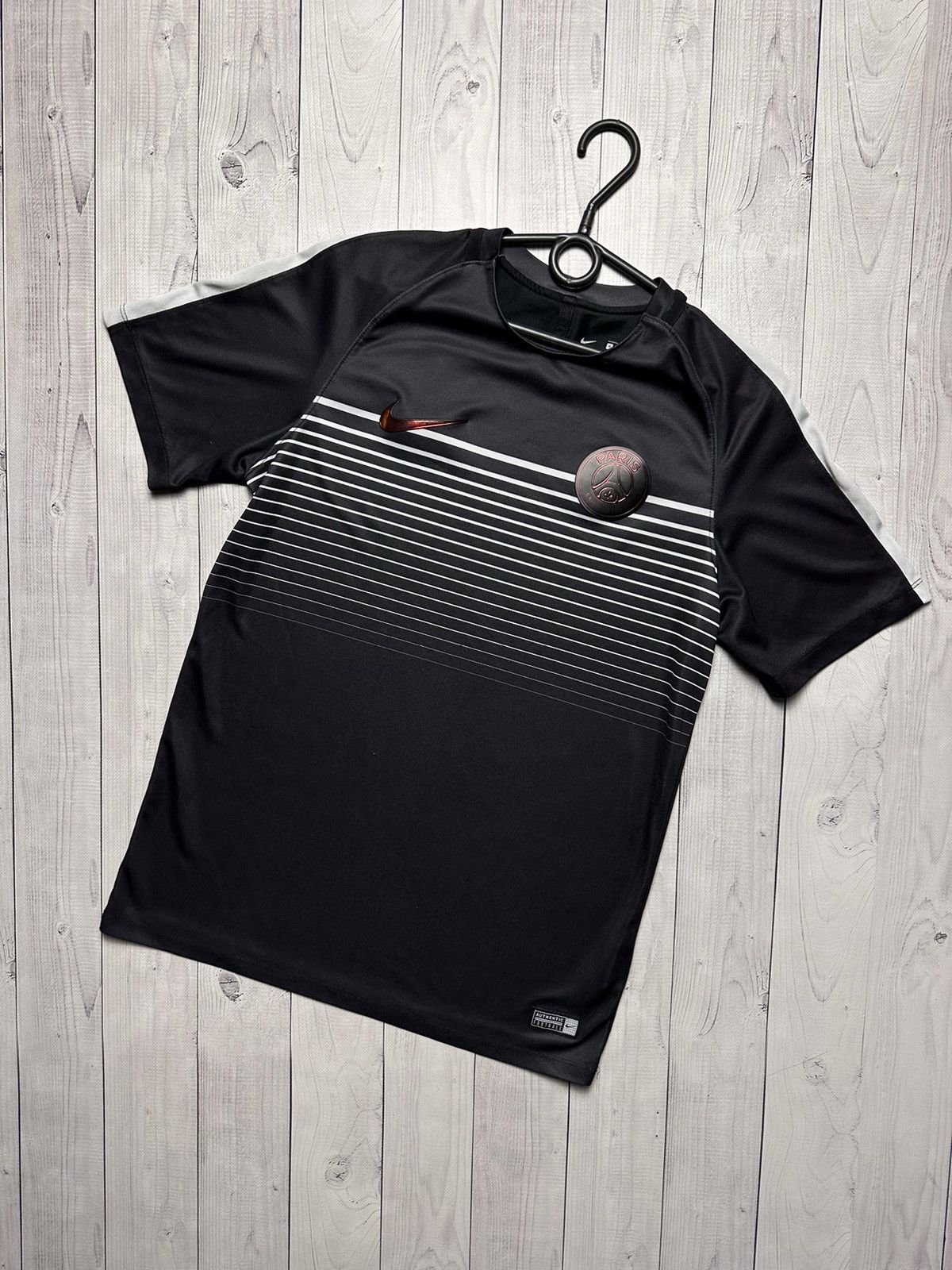 Nike Vintage Nike PSG soccer jersey size M rare striped Size US M / EU 48-50 / 2 - 1 Thumbnail