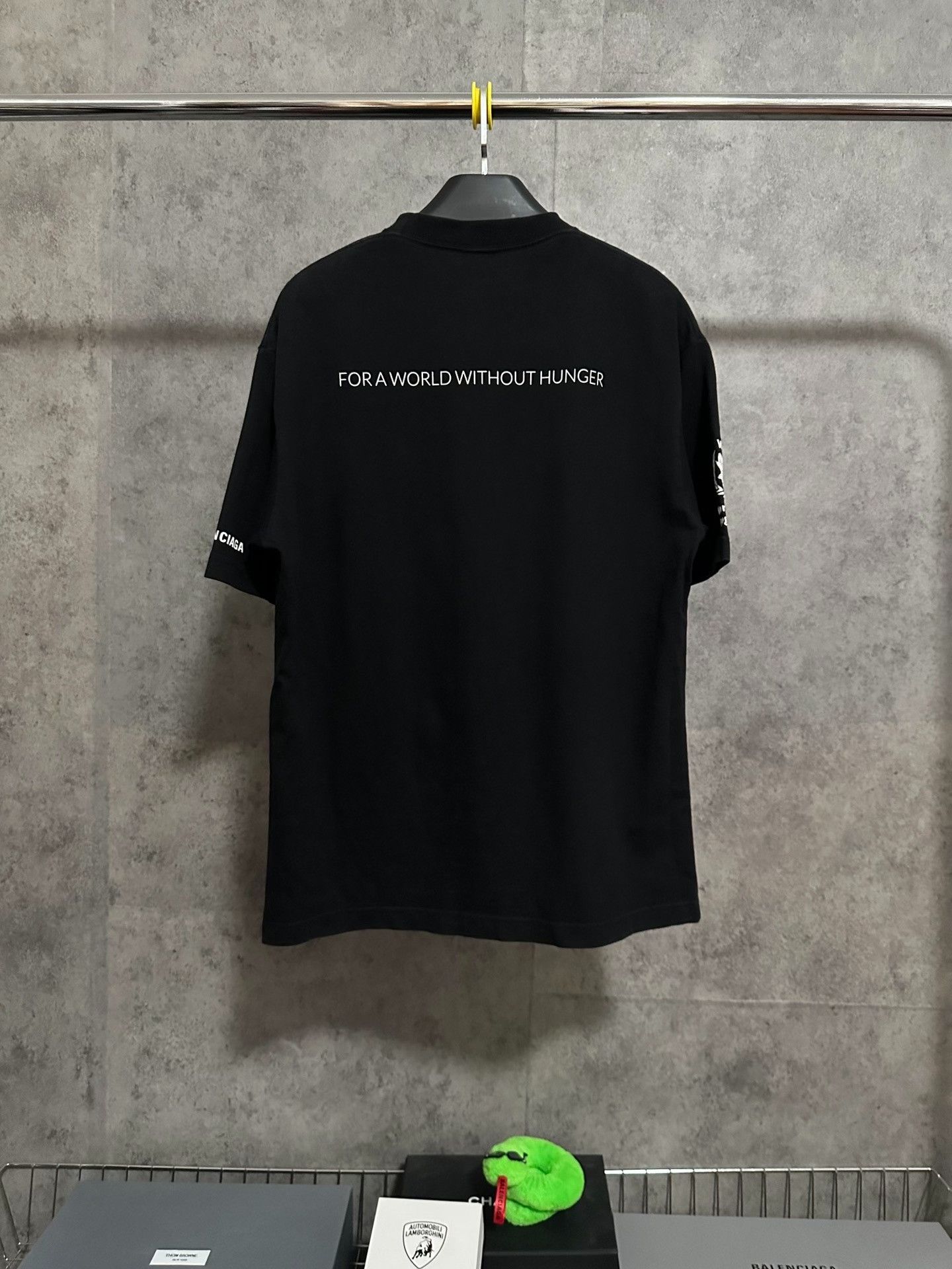 Balenciaga Balenciaga WFP Collaboration Logo Print T-Shirt Size US XXS / EU 40 - 4 Thumbnail