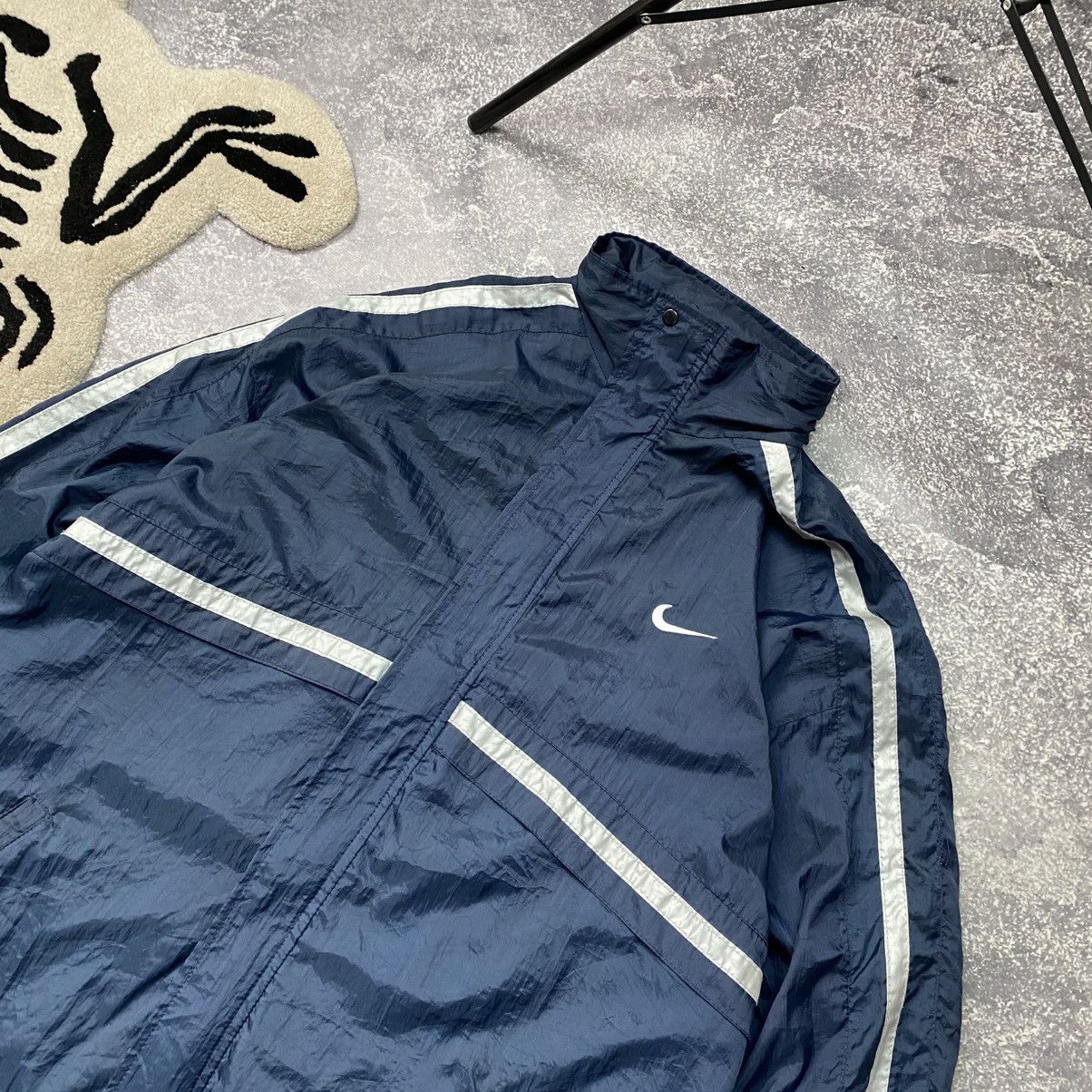 Vintage Vintage Nike Small logo Tracked Nylon 90’s light jacket Size US L / EU 52-54 / 3 - 2 Thumbnail