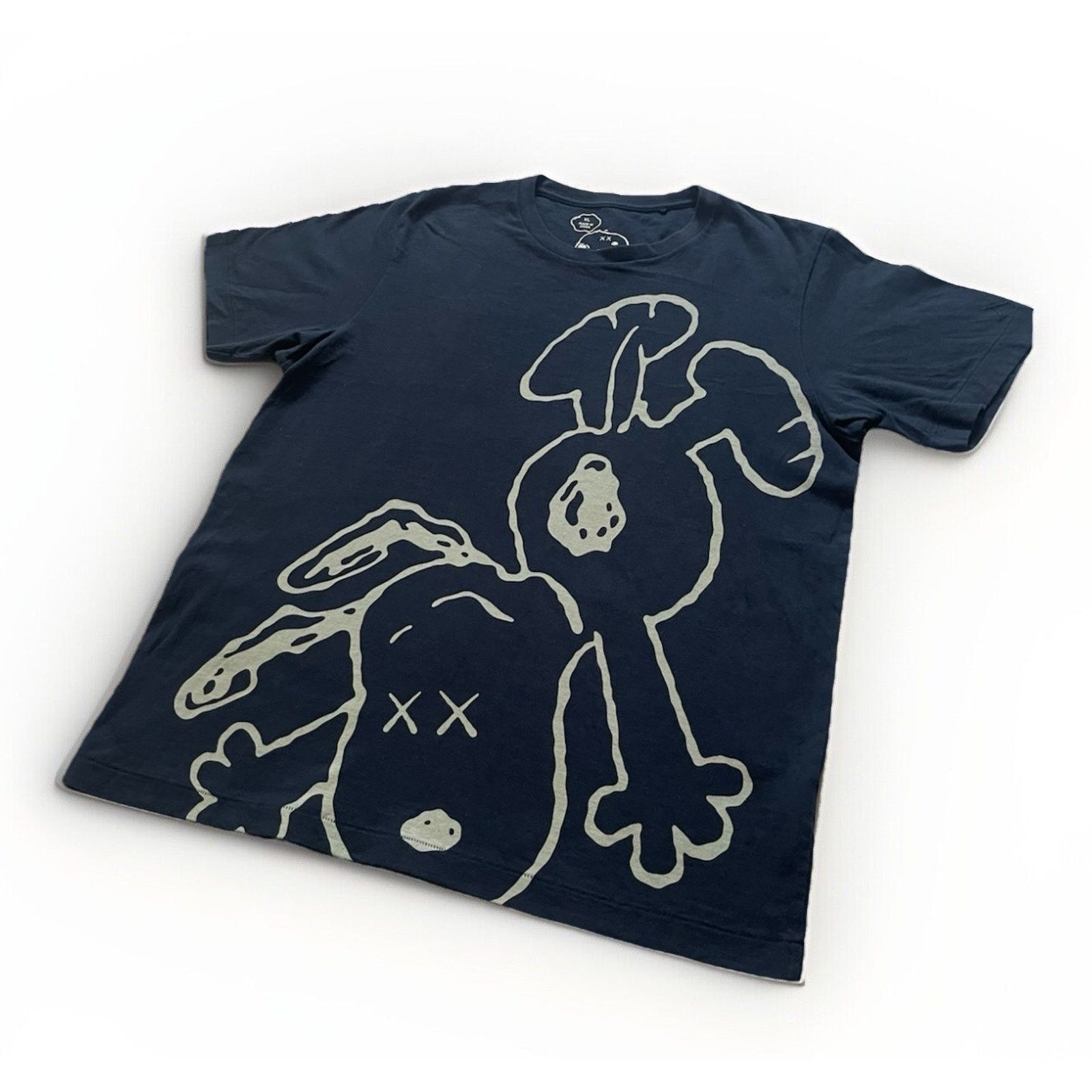 Kaws NEW Kaws X Peanuts Falling Snoopy T-shirt Navy Blue UNIQLO Size US XL / EU 56 / 4 - 2 Thumbnail