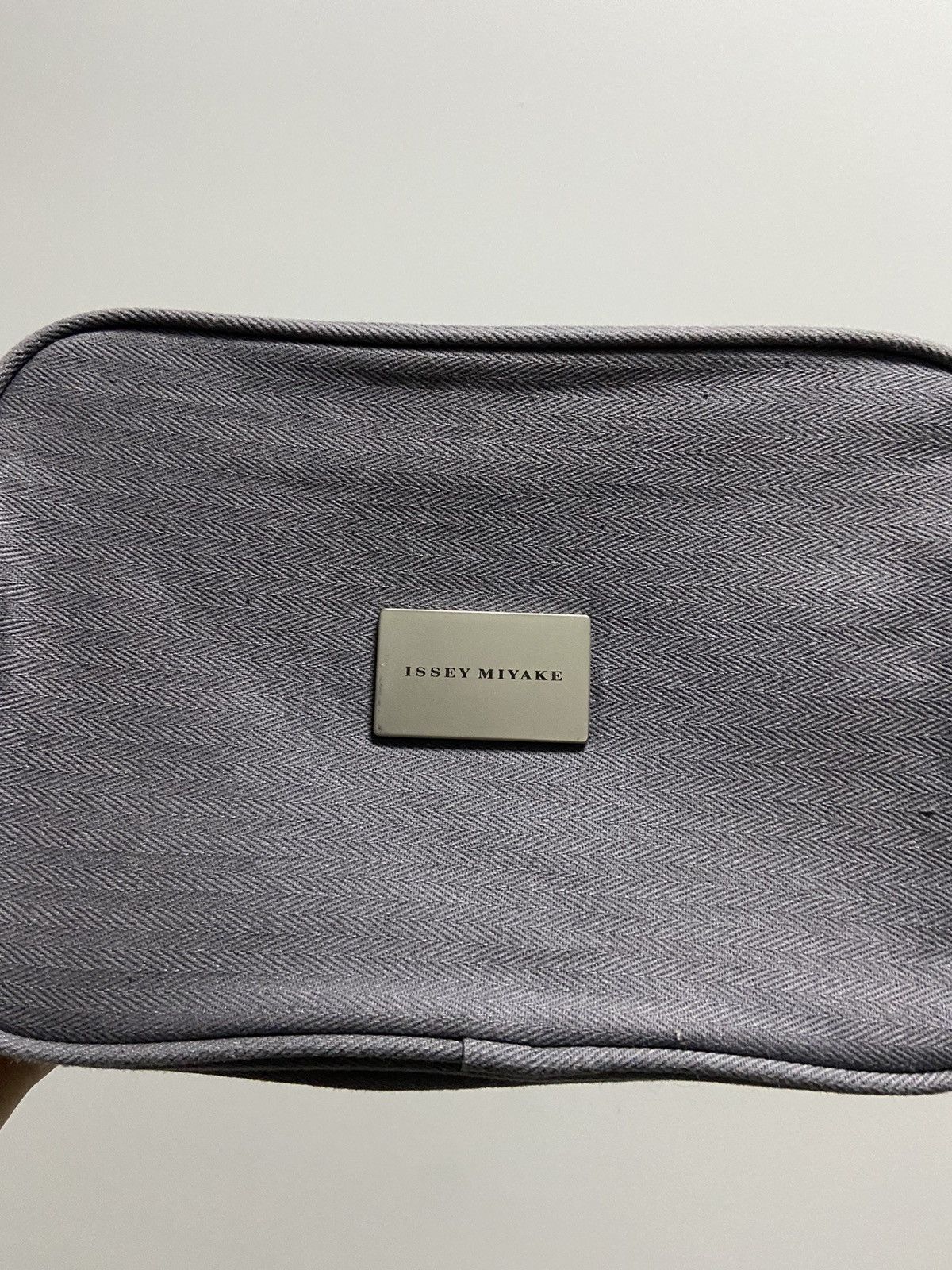 Issey Miyake × Vintage Issey miyake pouch small logo bag zip vintage Size ONE SIZE - 2 Thumbnail