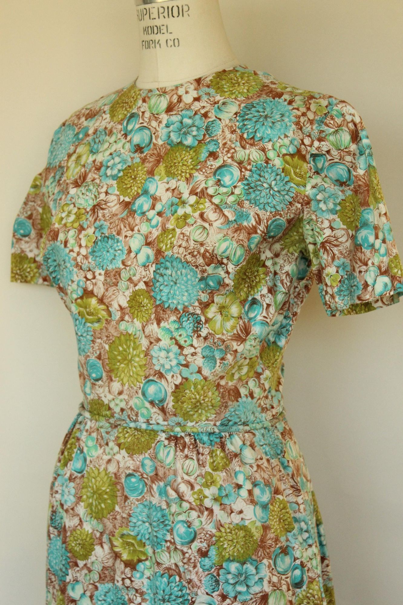 Vintage Vintage 1960s Wiggle Dress, Green and Blue and Brown Floral Size M / US 6-8 / IT 42-44 - 9 Thumbnail