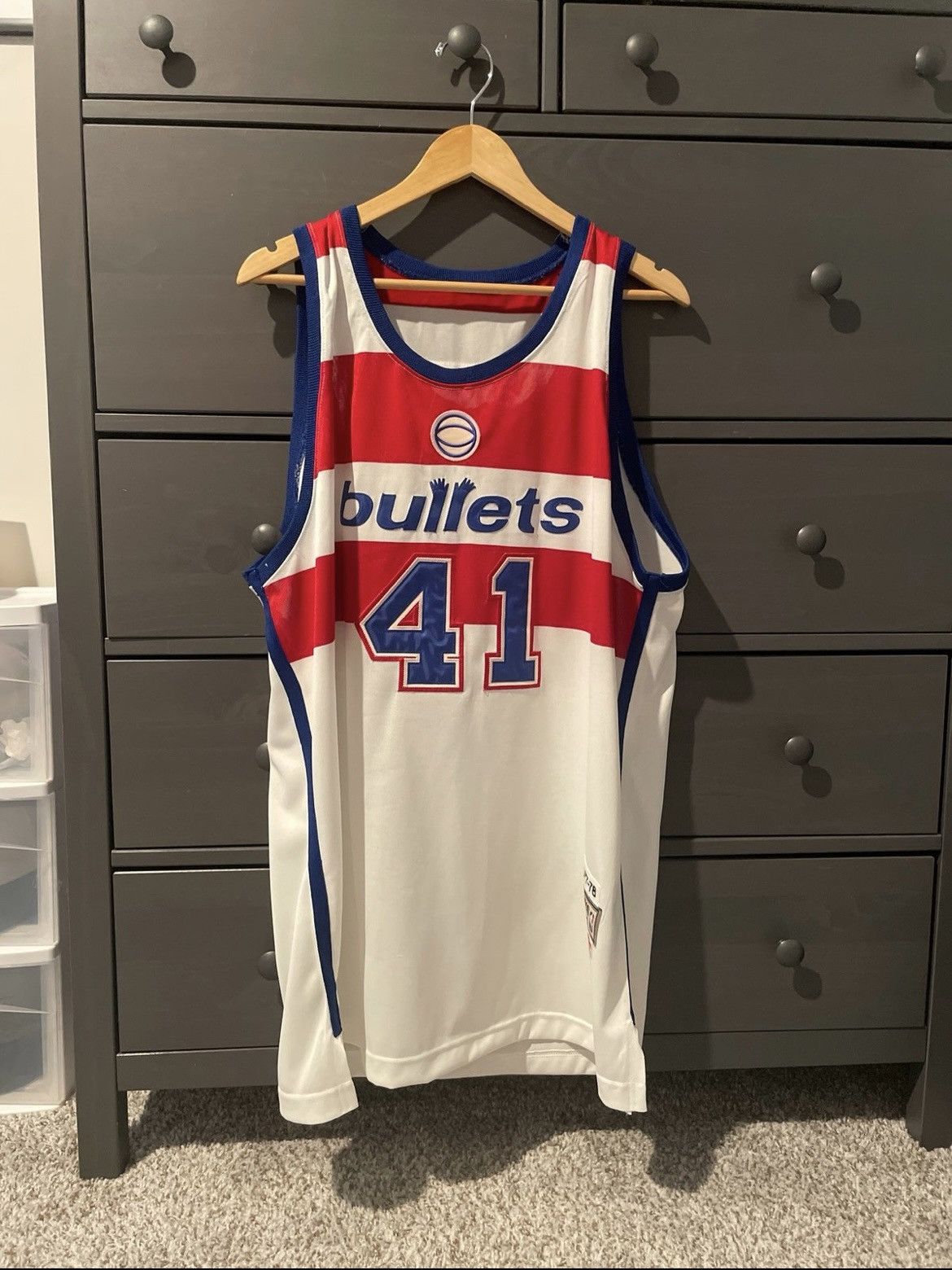 Mitchell & Ness 1977–78 Washington Bullets Wes Unseld jersey Size US XL / EU 56 / 4 - 1 Thumbnail