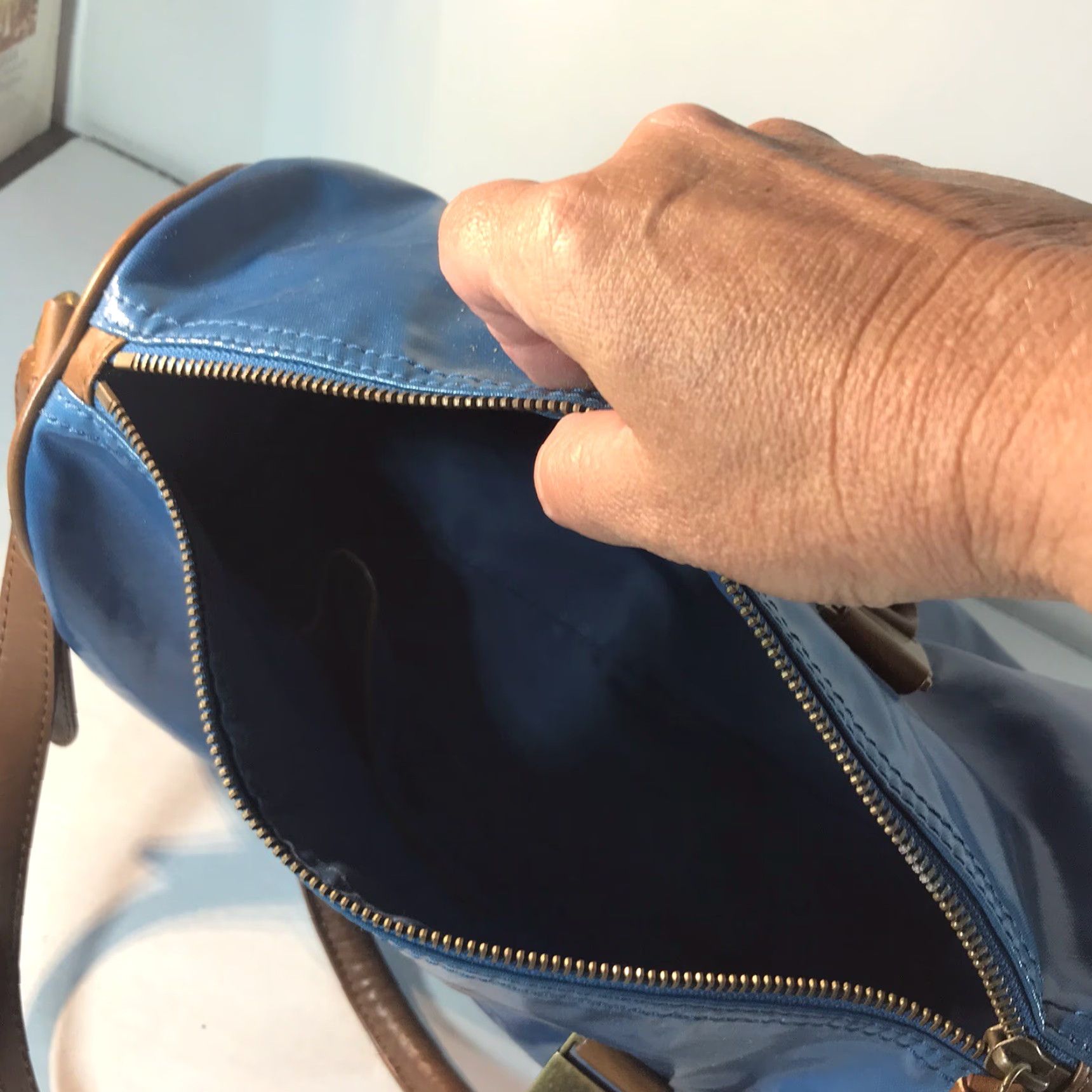 Vintage SIMPLY VERA VERA WANG Crossbody Shoulder Bag Medium Bright Blue Nylon with Brown Leather Trim, Gold Hardware - Womens Size ONE SIZE - 3 Thumbnail