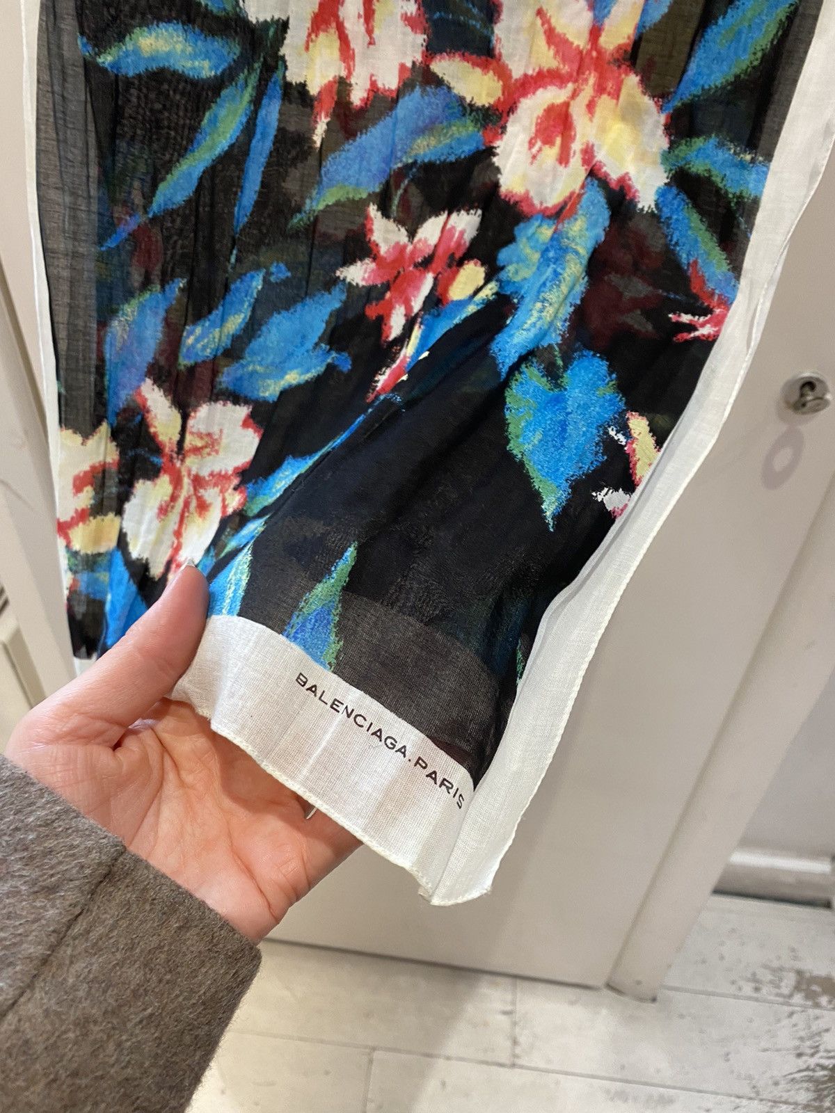 Balenciaga Balenciaga Paris SS13 Floral Cotton Shirt & Scarf Size US M / EU 48-50 / 2 - 15 Thumbnail