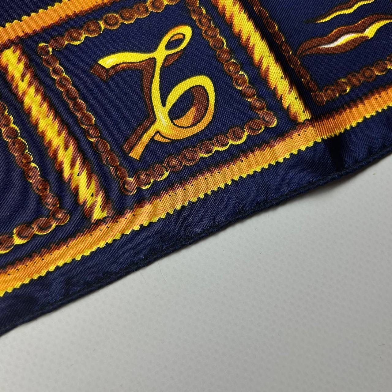 Versace Gianni Versace Silk Moon Sun Stars Zodiac Shawl Scarf 90/90 Size ONE SIZE - 4 Thumbnail