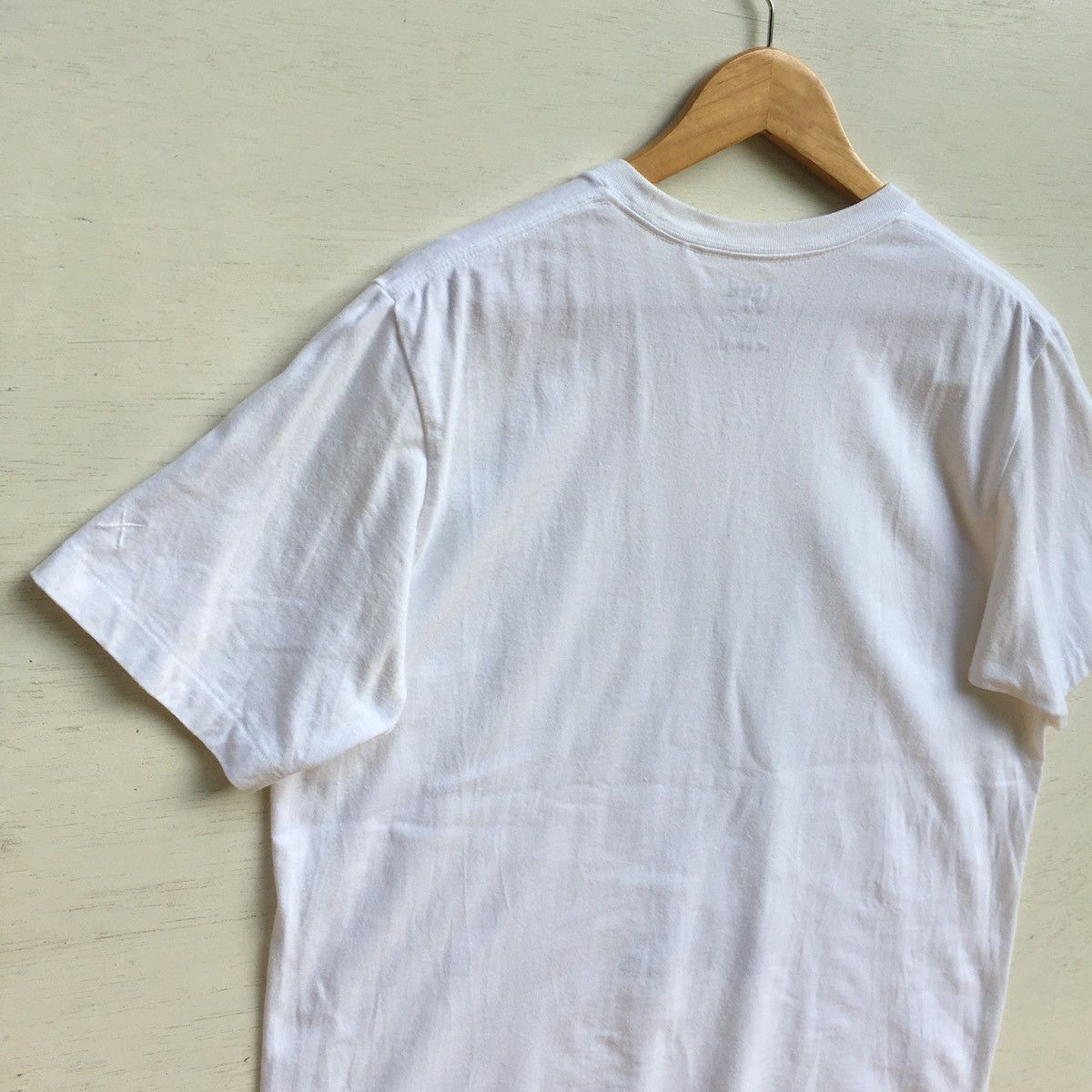 Japanese Brand Vintage Uniqlo X Kaws Tee White XL Size US XL / EU 56 / 4 - 16 Thumbnail
