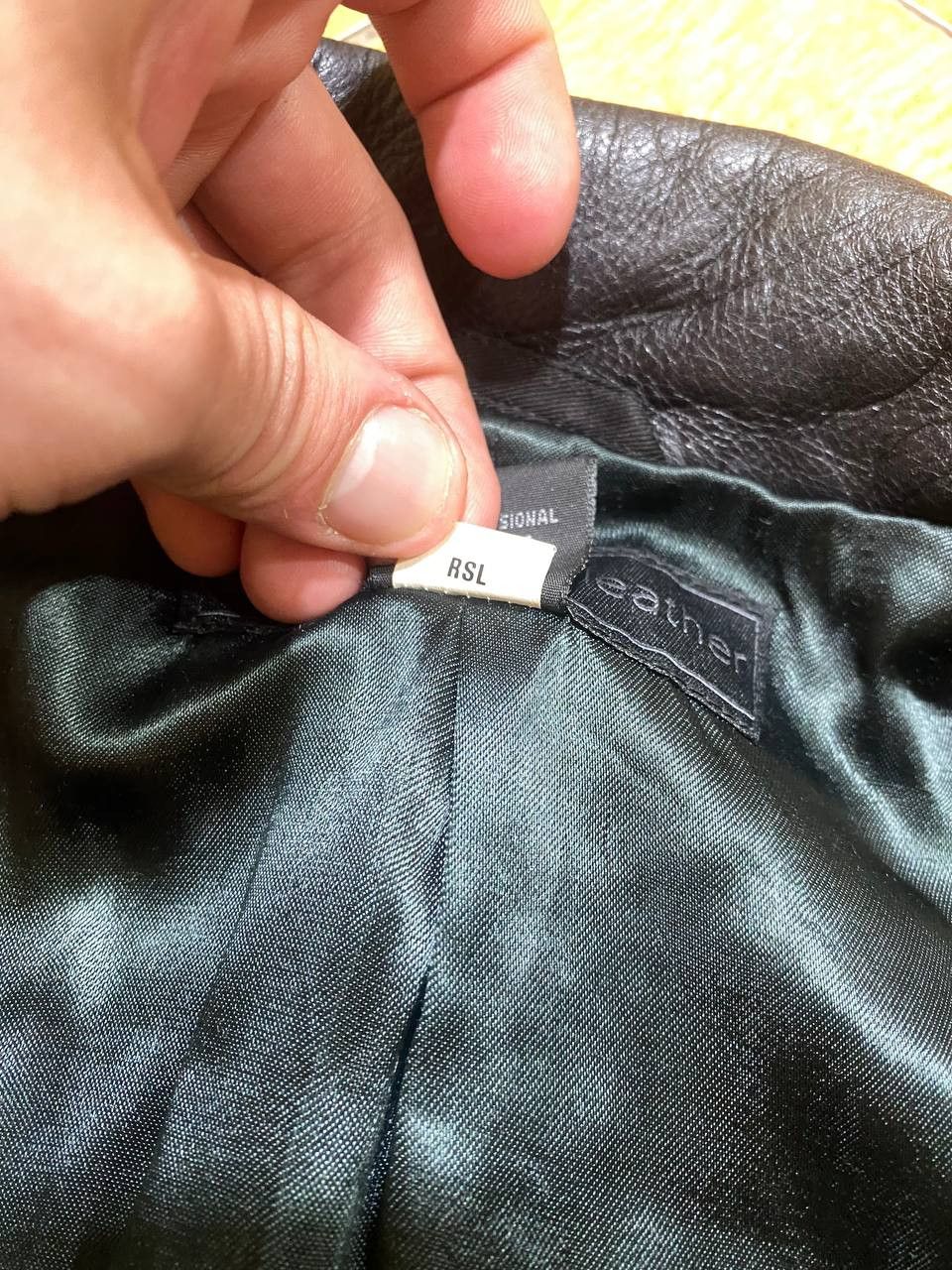 Gap VTG Y2K GAP MEN'S LEATHER FADED BOMBER JACKET Size US M / EU 48-50 / 2 - 4 Thumbnail