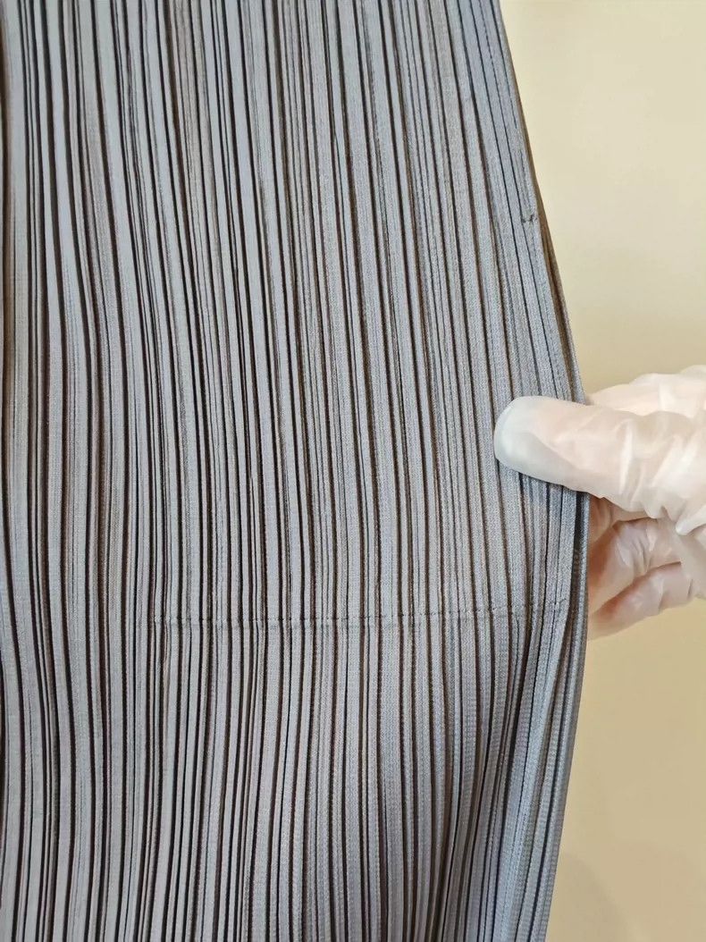Issey Miyake Issey Miyake size:2 A dark grey skirt Size 42" / US 20 - 6 Thumbnail