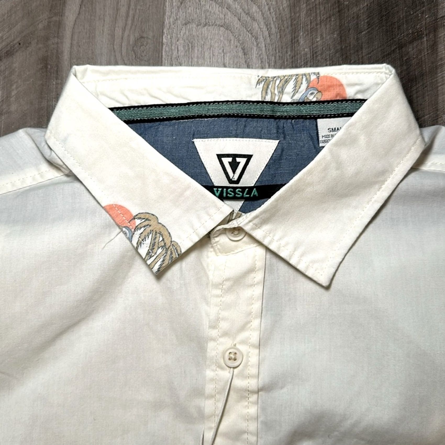 Vissla VISSLA Parrodise Tropical Skull Short Sleeve Button Down - Small Men Shirt Cream 60% Cotton 40% Polyester NWT RS19 Size US 29 - 6 Thumbnail