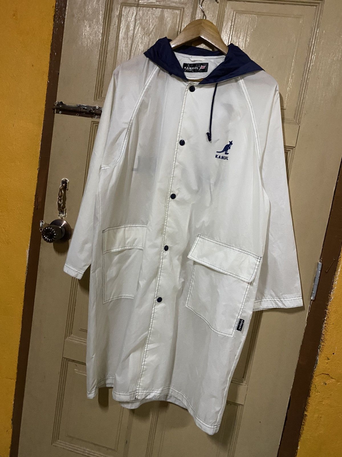 Kangol Vintage Kangol England White Hooded Long Coat Rain Jacket Size US L / EU 52-54 / 3 - 7 Thumbnail