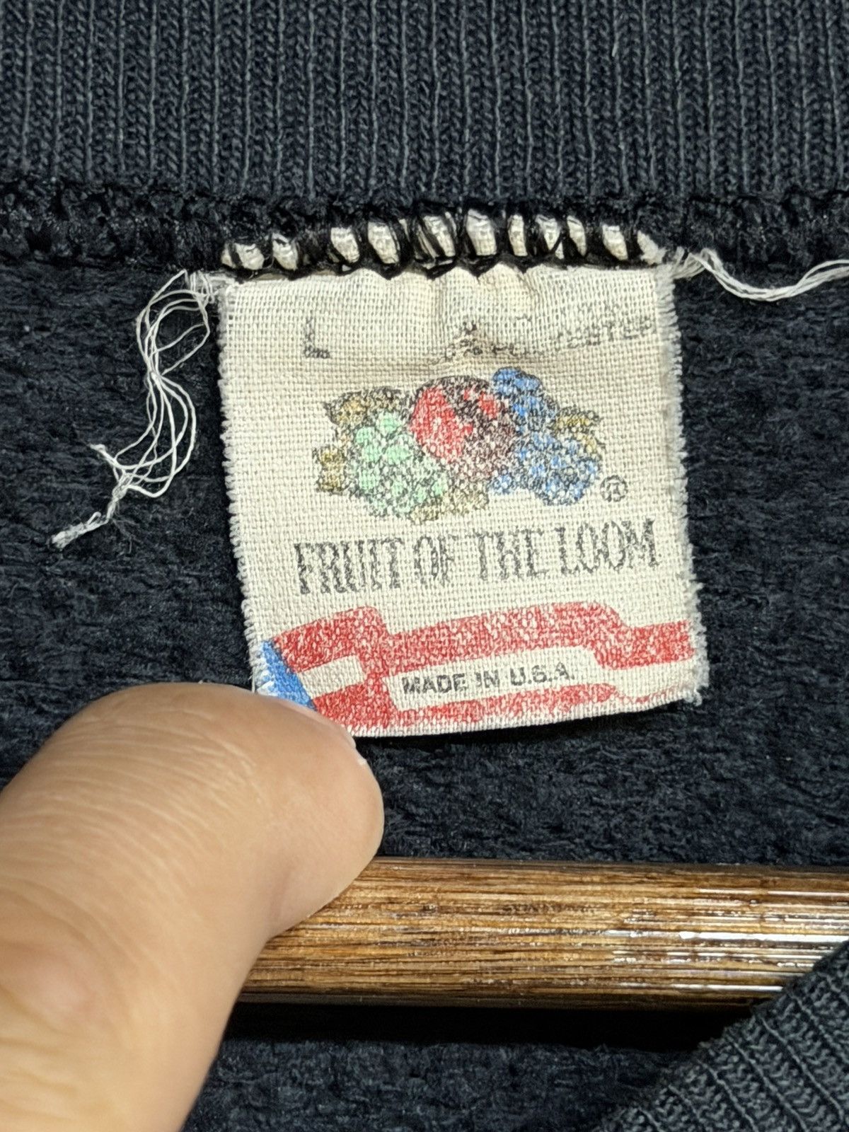 Fruit Of The Loom Vintage Fruit of the Loom Apple Crewneck Size US L / EU 52-54 / 3 - 4 Thumbnail
