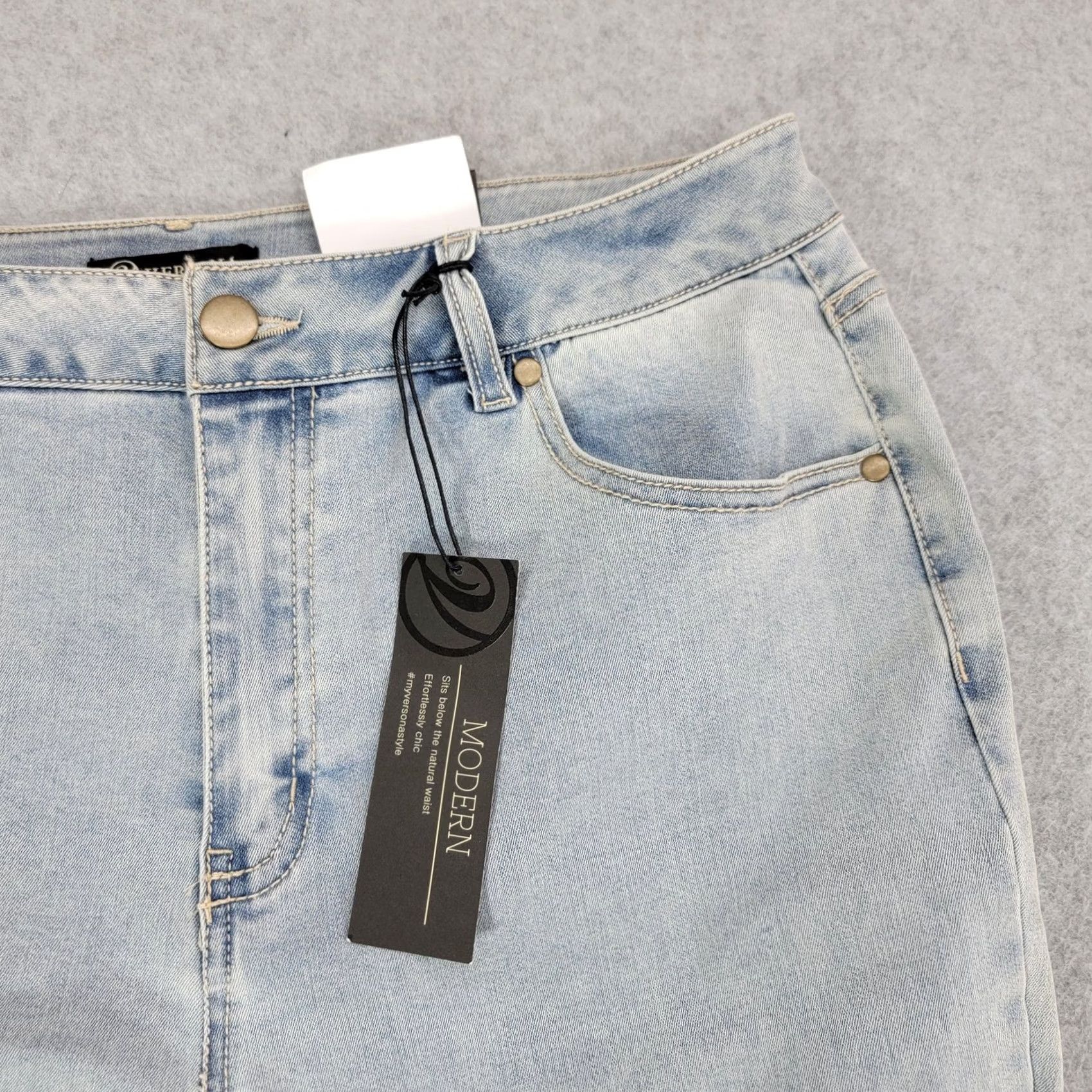 Vintage Versona Jeans Womens 10 Light Wash Flare Leg Fringe Hem Rhinestone Denim Modern Jeans Size 32" / US 10 / IT 46 - 3 Thumbnail