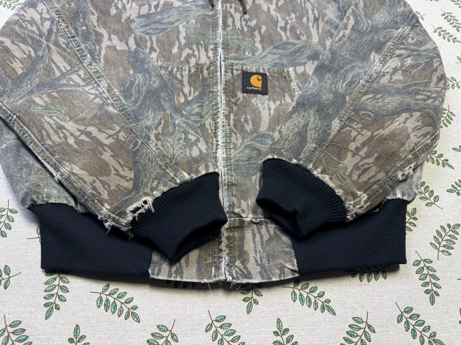 Carhartt Vintage Carhartt JR345 Camo Hooded Work Jacket L Size US L / EU 52-54 / 3 - 3 Thumbnail