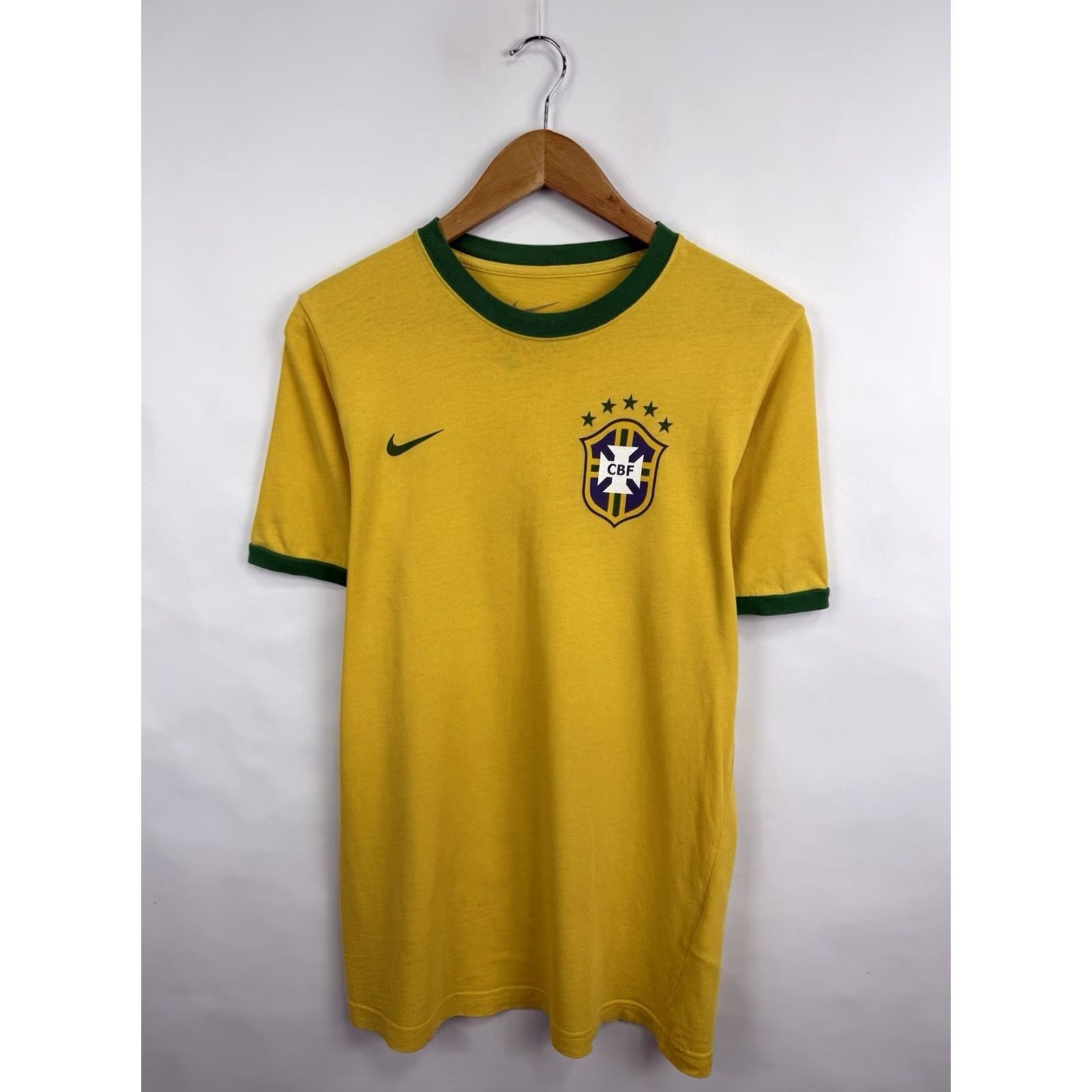 Nike VINTAGE Nike Brazil CBF Soccer T-Shirt M Men Yellow Retro 90s Size US M / EU 48-50 / 2 - 3 Thumbnail