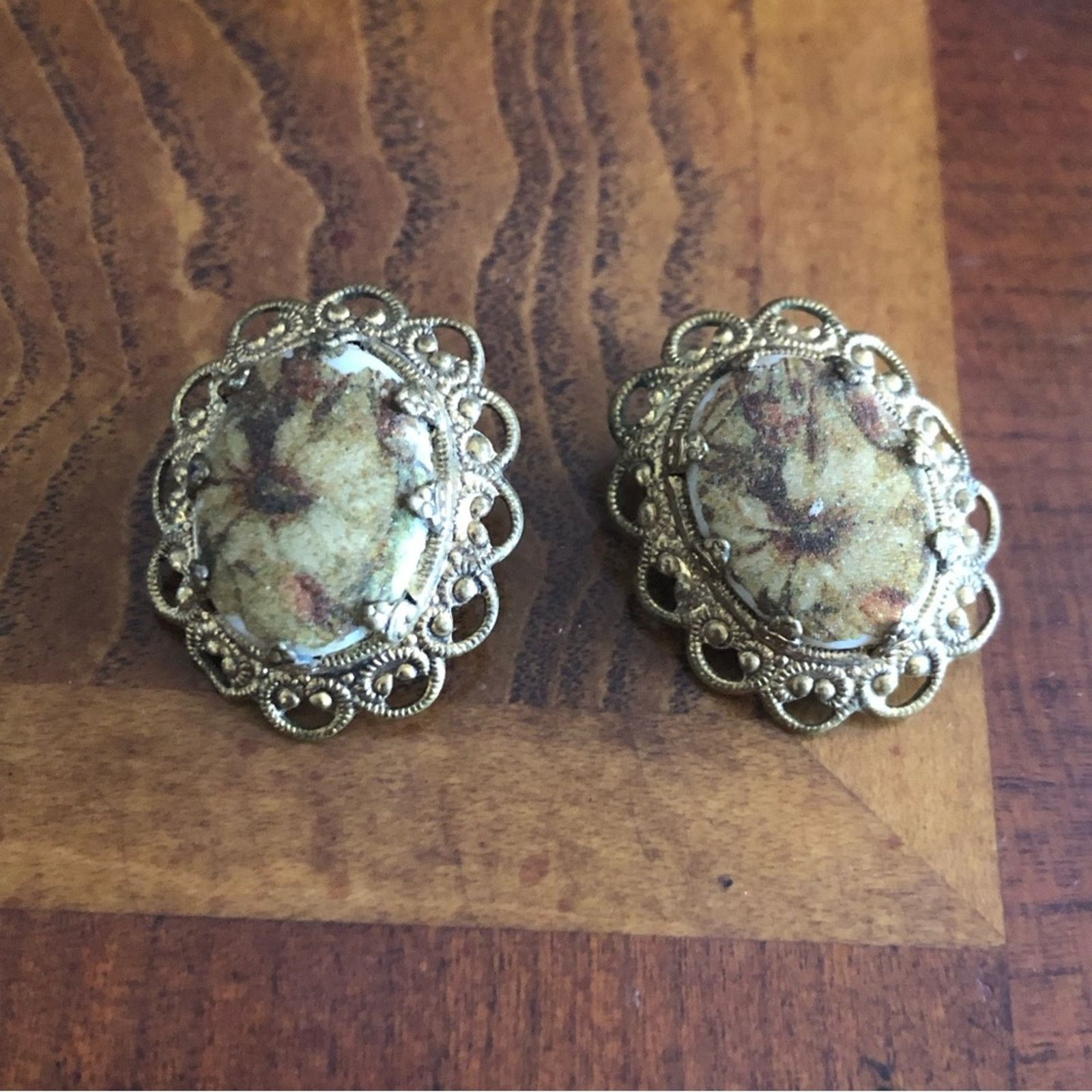 Vintage Vintage floral sugar glass filigree clip on earring Size ONE SIZE - 1 Thumbnail