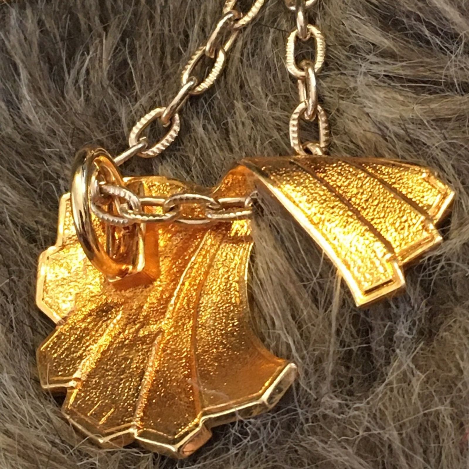 Vintage Vintage Avon enamel fan pendant gold link chain Size ONE SIZE - 8 Thumbnail