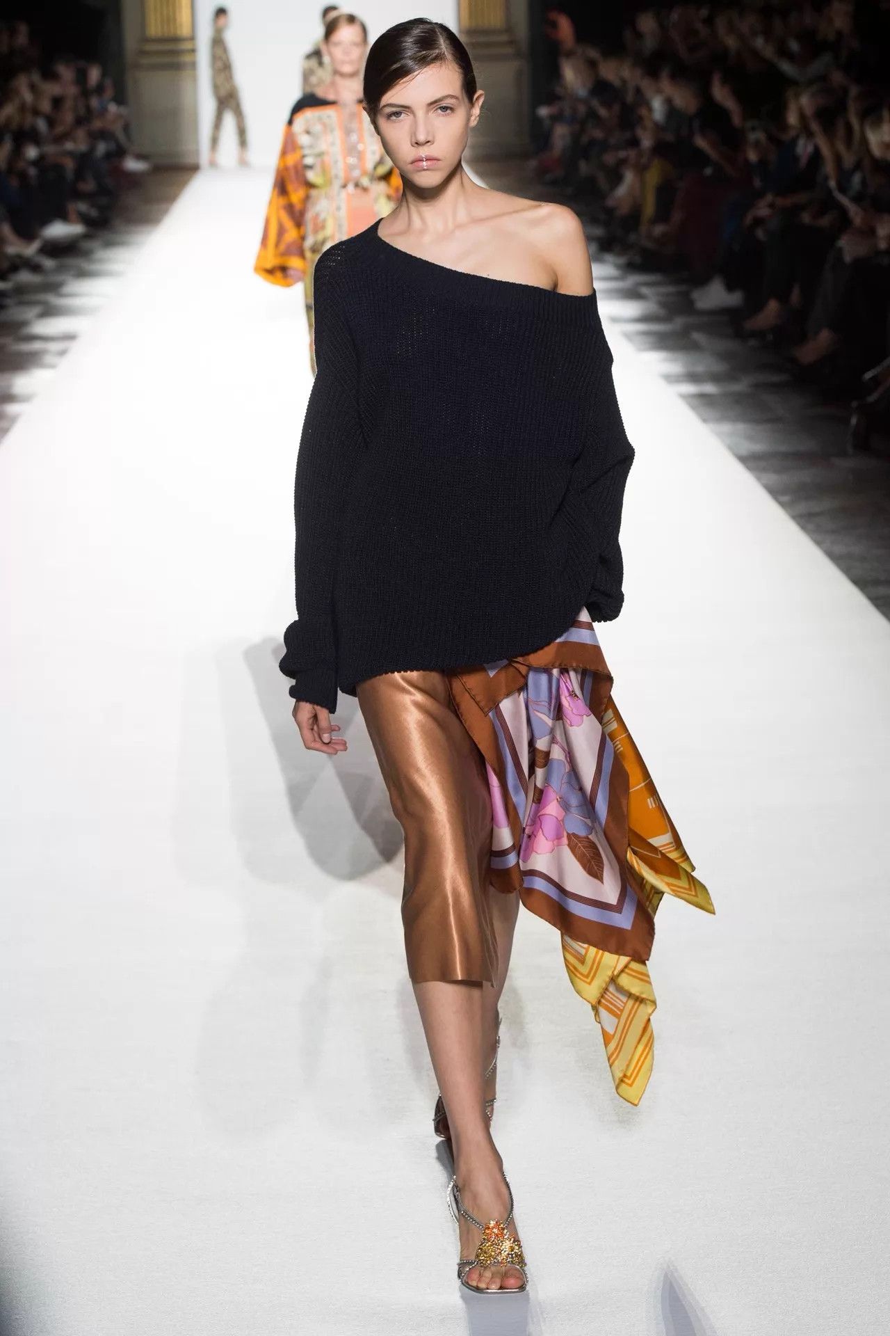 Dries Van Noten Dries Van Noten Off-Shoulder Voluminous Knit Sweater S Size S / US 4 / IT 40 - 2 Thumbnail