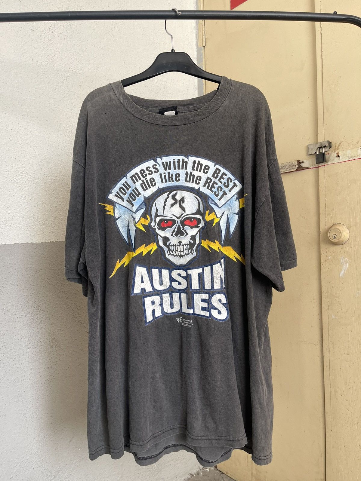 WWF Vintage 1998 Steve Austin Born to Fight Faded T Shirt Size US XL / EU 56 / 4 - 1 Thumbnail