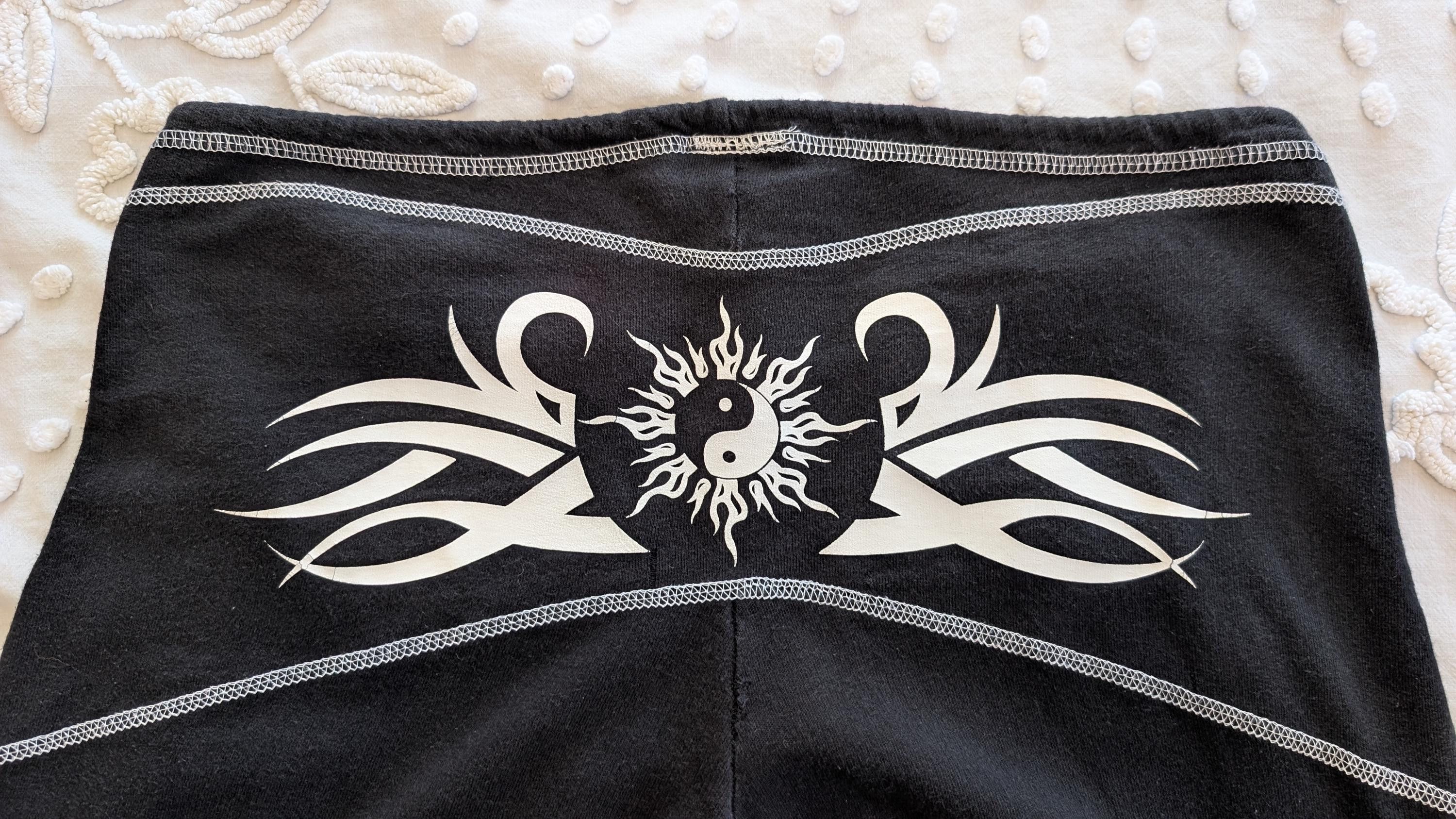 Vintage 90s/Y2K Black Low Rise Flared Yoga Pants Yin Yang Tribal Size 34" / US 12 / IT 48 - 5 Thumbnail