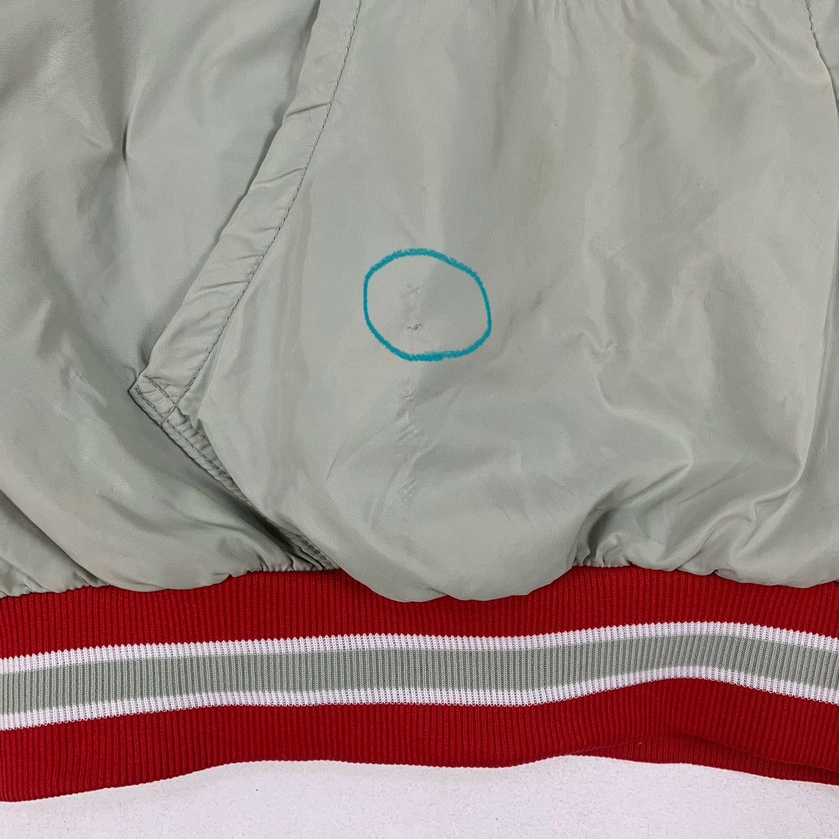 vintage Russell activewear pullover windbreaker jacket.