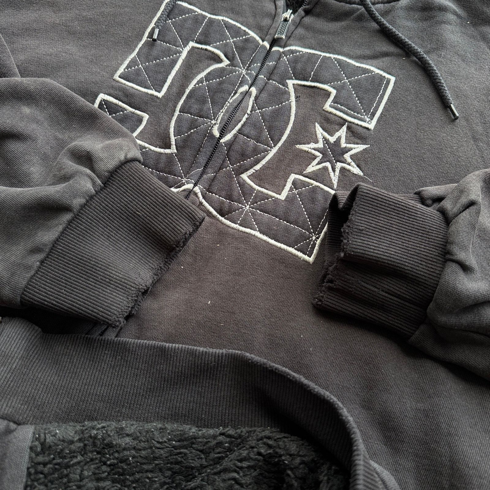 DC Vintage Y2K DC Shoes Black Zip Up Hoodie Sherpa Lined Skater Size US L / EU 52-54 / 3 - 5 Thumbnail