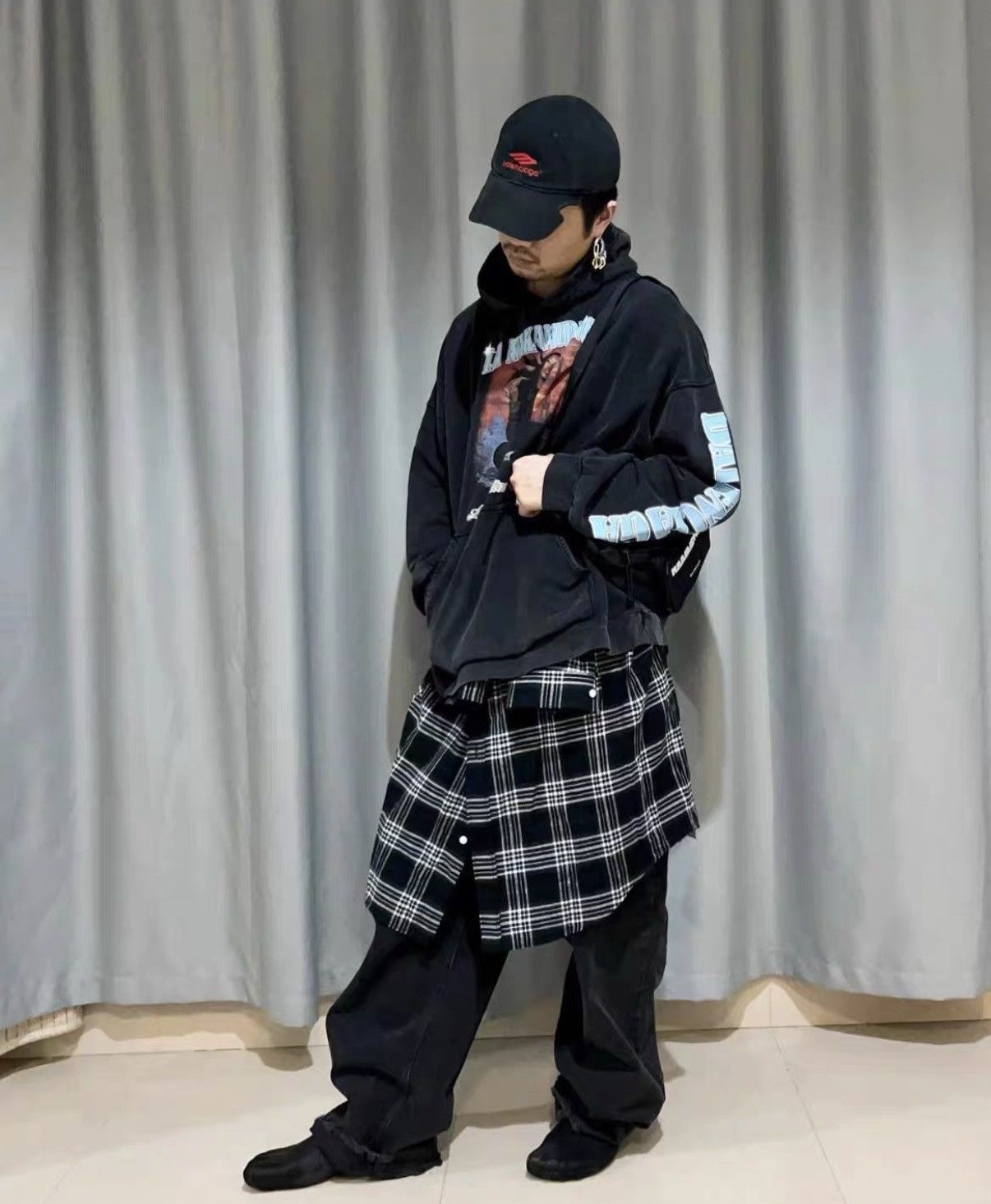 Balenciaga Balenciaga La Nakamurance Vintage Portrait Hoodie J31 Size US XS / EU 42 / 0 - 7 Thumbnail