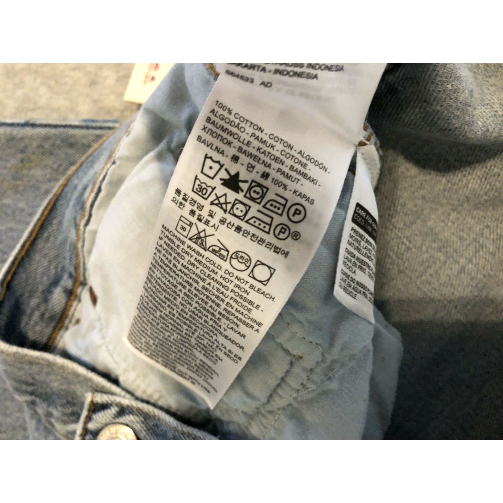 Levi's VINTAGE Levi's 501 Tapered Jeans USA Levis 501 Regular Denim Blue Men 35x33 NWT 28 Size US 35 - 7 Thumbnail