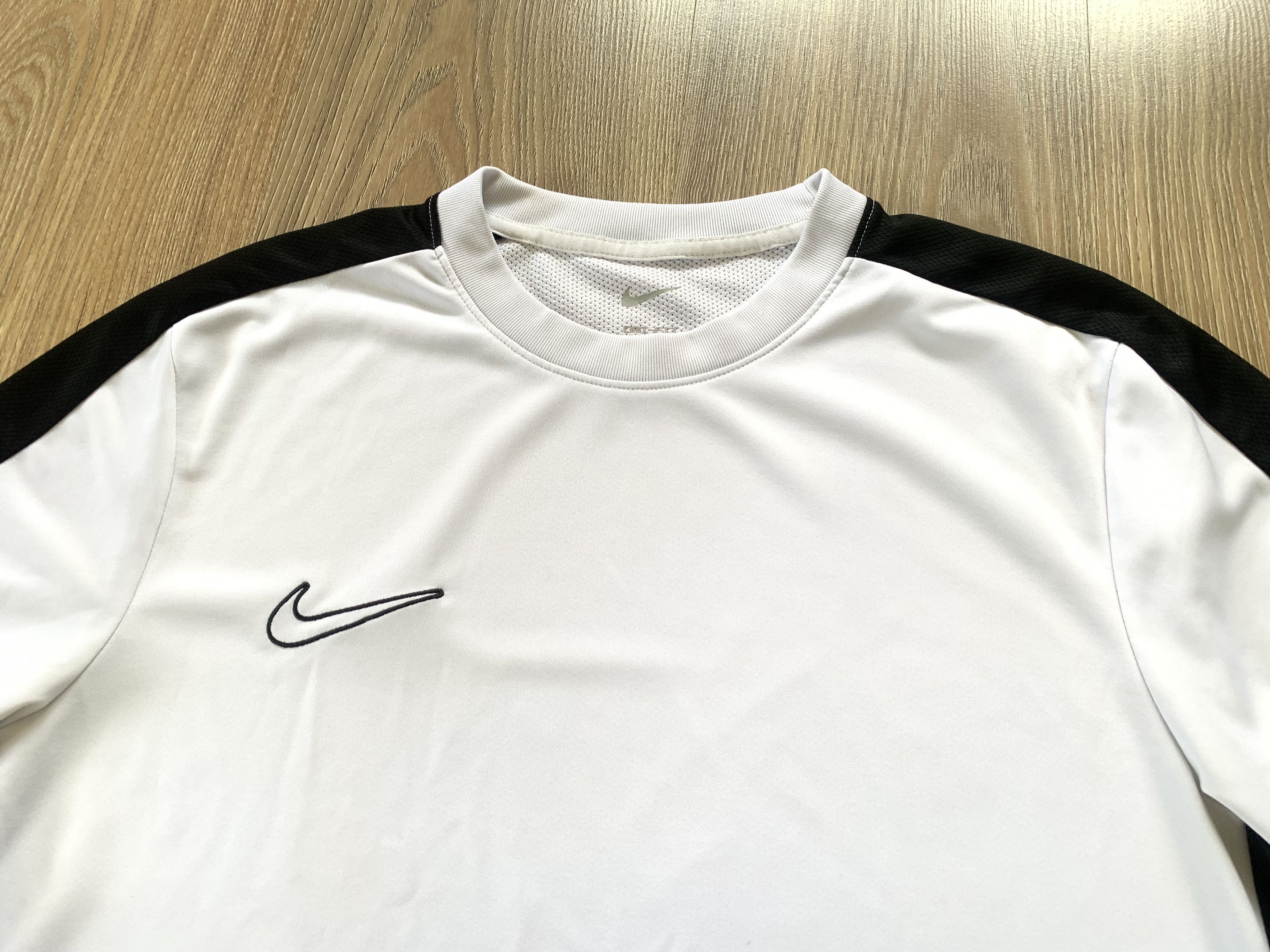 Nike Nike Slim Fit Academy Men's White Training T Shirt Size US L / EU 52-54 / 3 - 4 Thumbnail