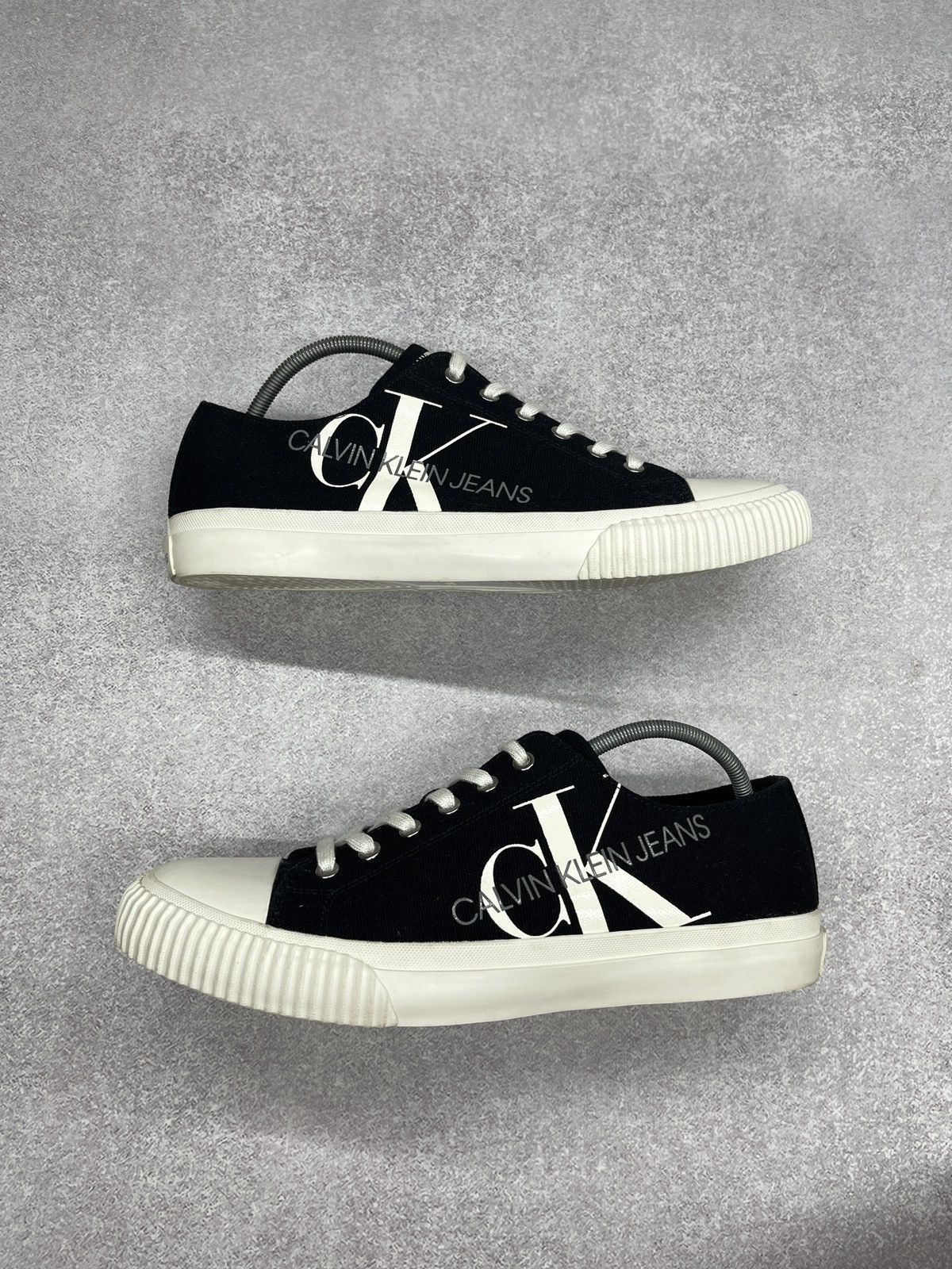 Calvin Klein Mens Calvin Klein Jeans Idol Low Sneakers Black/White Size US 11.5 / EU 44-45 - 3 Thumbnail