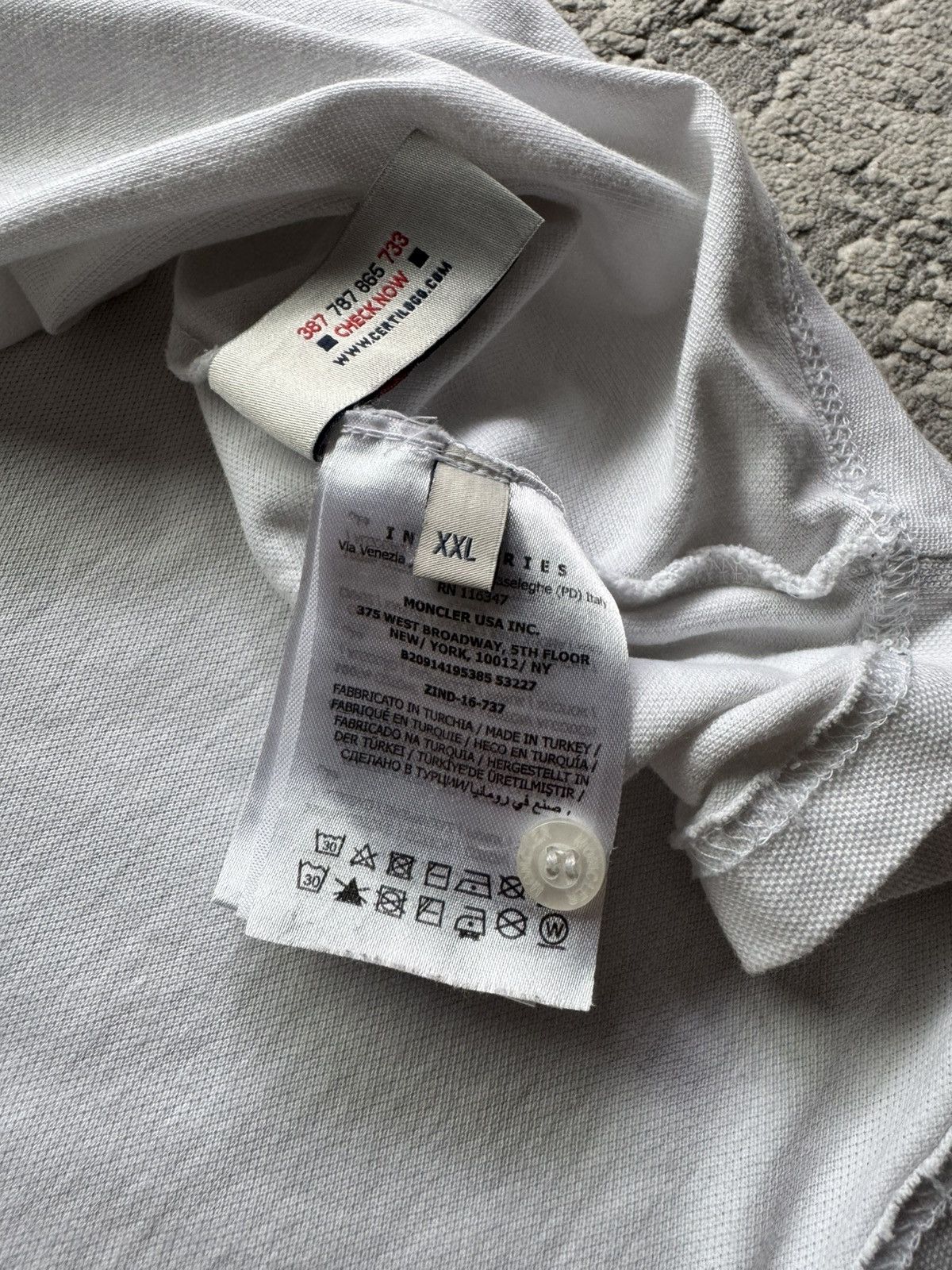 Moncler Moncler polo T shirt size Xl Size US XL / EU 56 / 4 - 5 Thumbnail