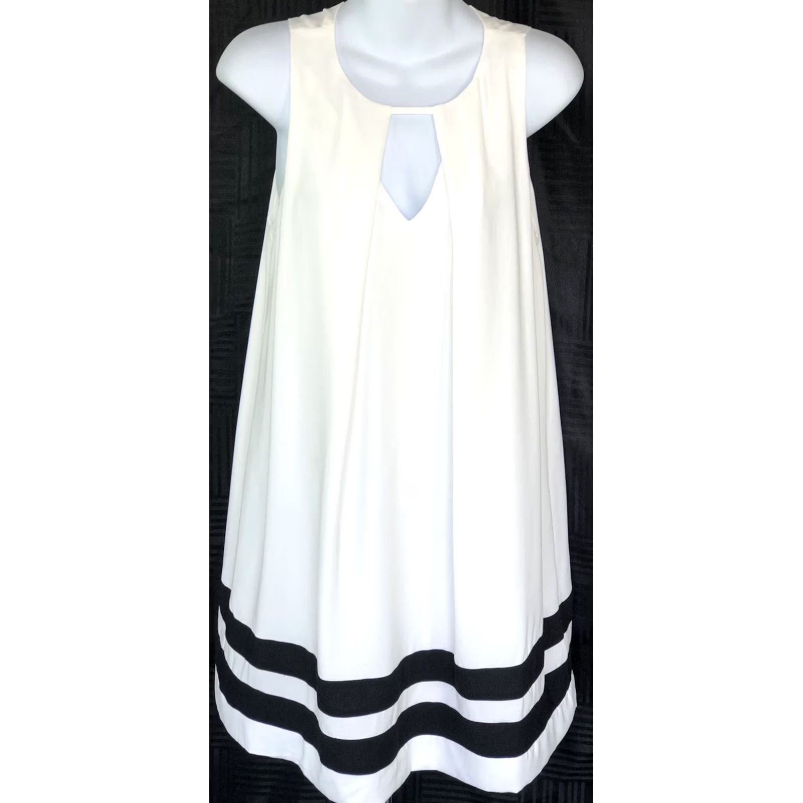 Forever 21 FOREVER 21 Sleeveless Dress S White Striped Knee Length Keyhole Front A-Line Beach Preppy Summer Women’s New with Tags Mens? (adjust if needed) Size S / US 4 / IT 40 - 2 Thumbnail