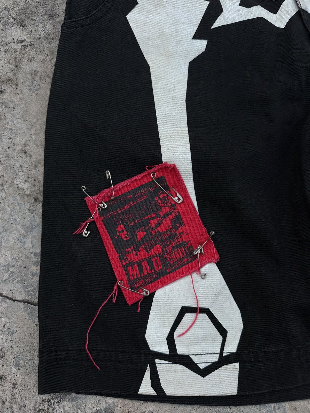 If Six Was Nine 2000s Kreepsville 666 Punk Skull Print Pants/Jorts Size US 32 / EU 48 - 2 Thumbnail