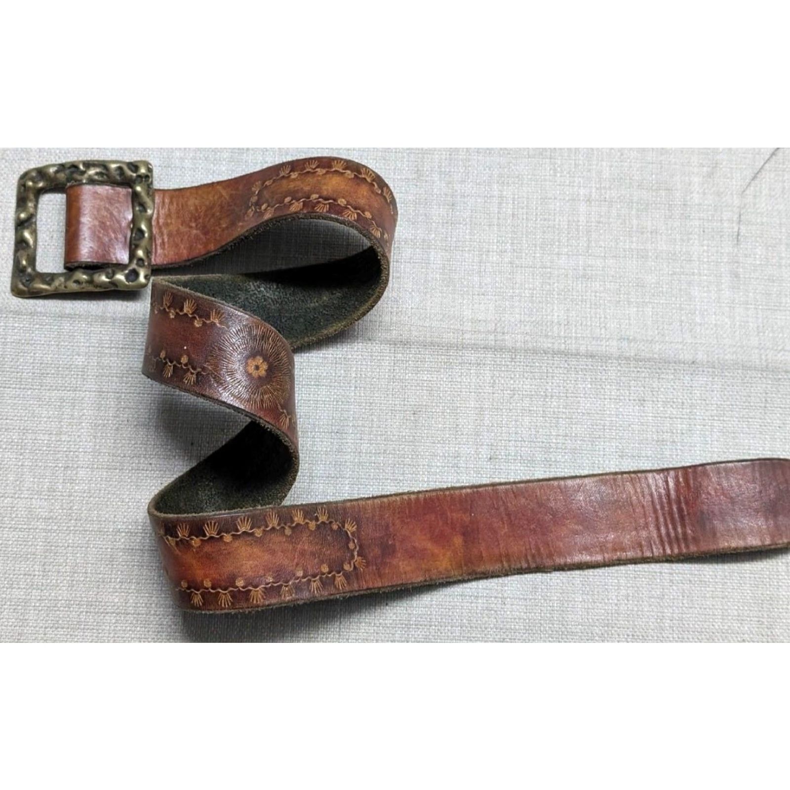 Vintage VINTAGE leather belt Western belt Tooled brown 30 30/32 1-5/8" Buckle snaps Mens 1970s Brutalist Hippie Boho Chenille Size 30 - 4 Thumbnail