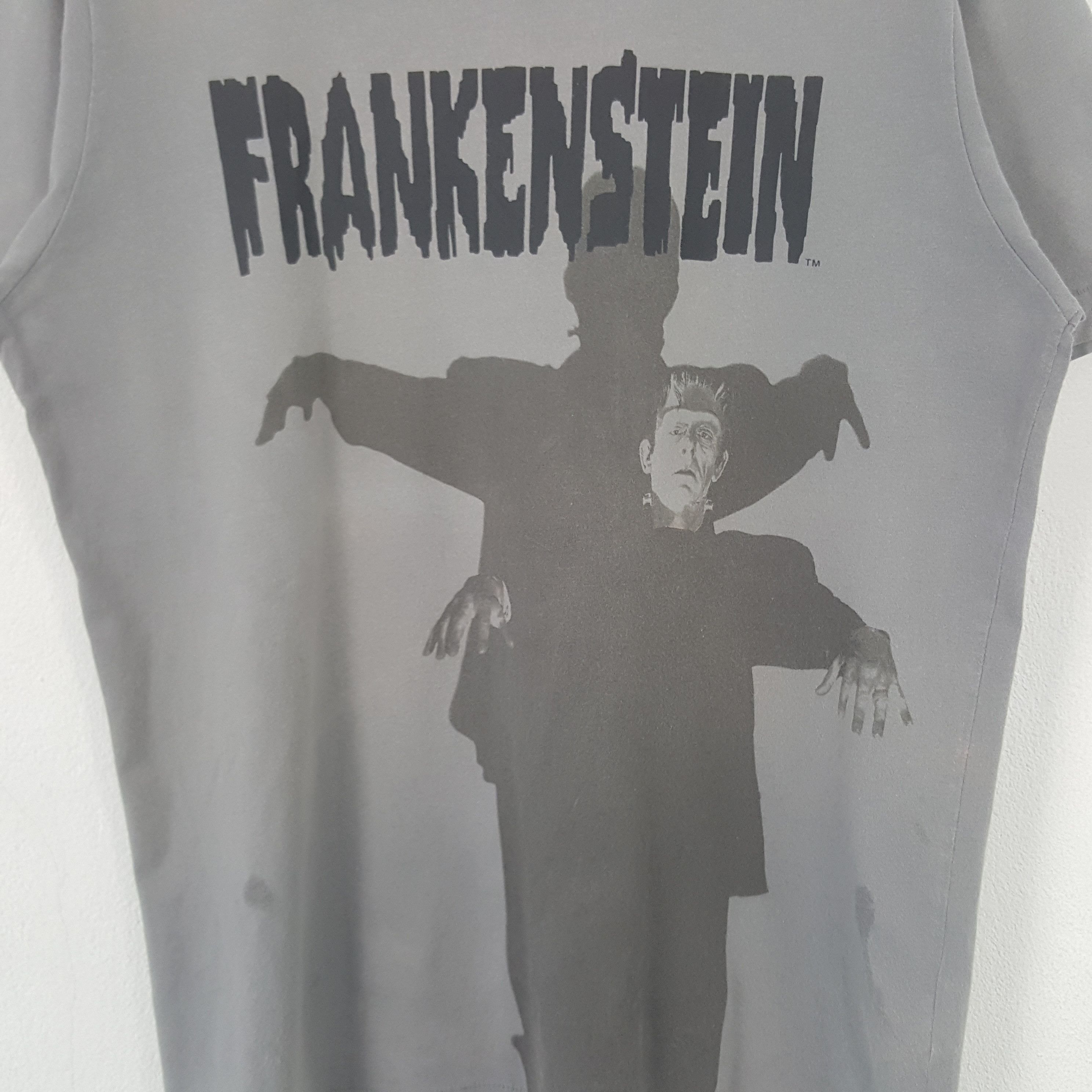 Uniqlo Vintage Frankenstein X Uniqlo Horror Movie Tshirt RR11 Size US M / EU 48-50 / 2 - 2 Thumbnail