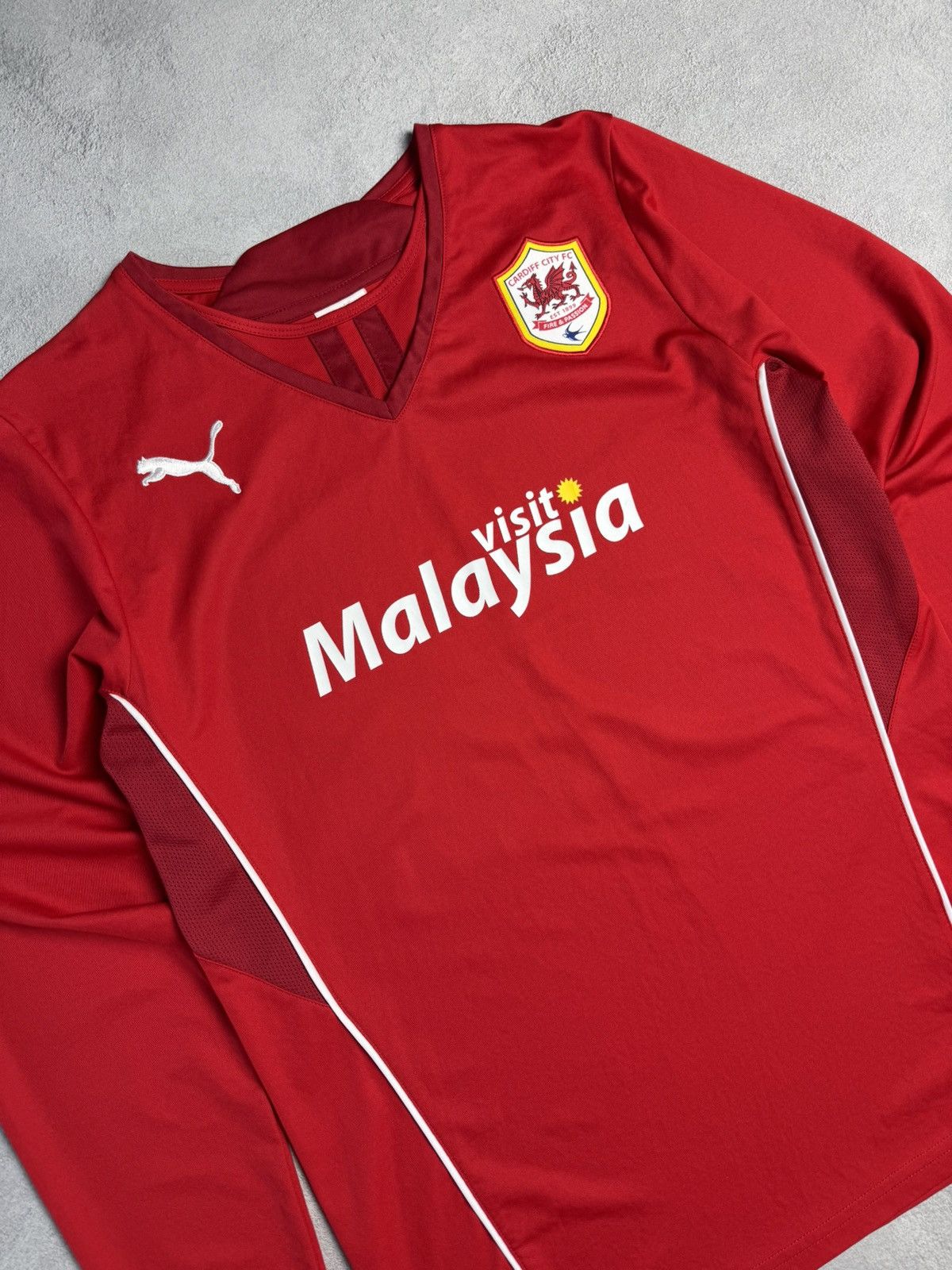 Puma Cardiff City 2013 2014 Home Shirt Soccer Jersey Puma Size US M / EU 48-50 / 2 - 3 Thumbnail