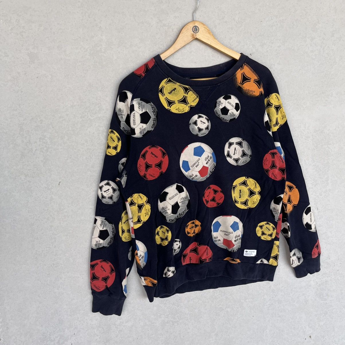 Other Vintage AdidasOriginals Black Soccer Ball Sweatshirt Size M Size US M / EU 48-50 / 2 - 3 Thumbnail
