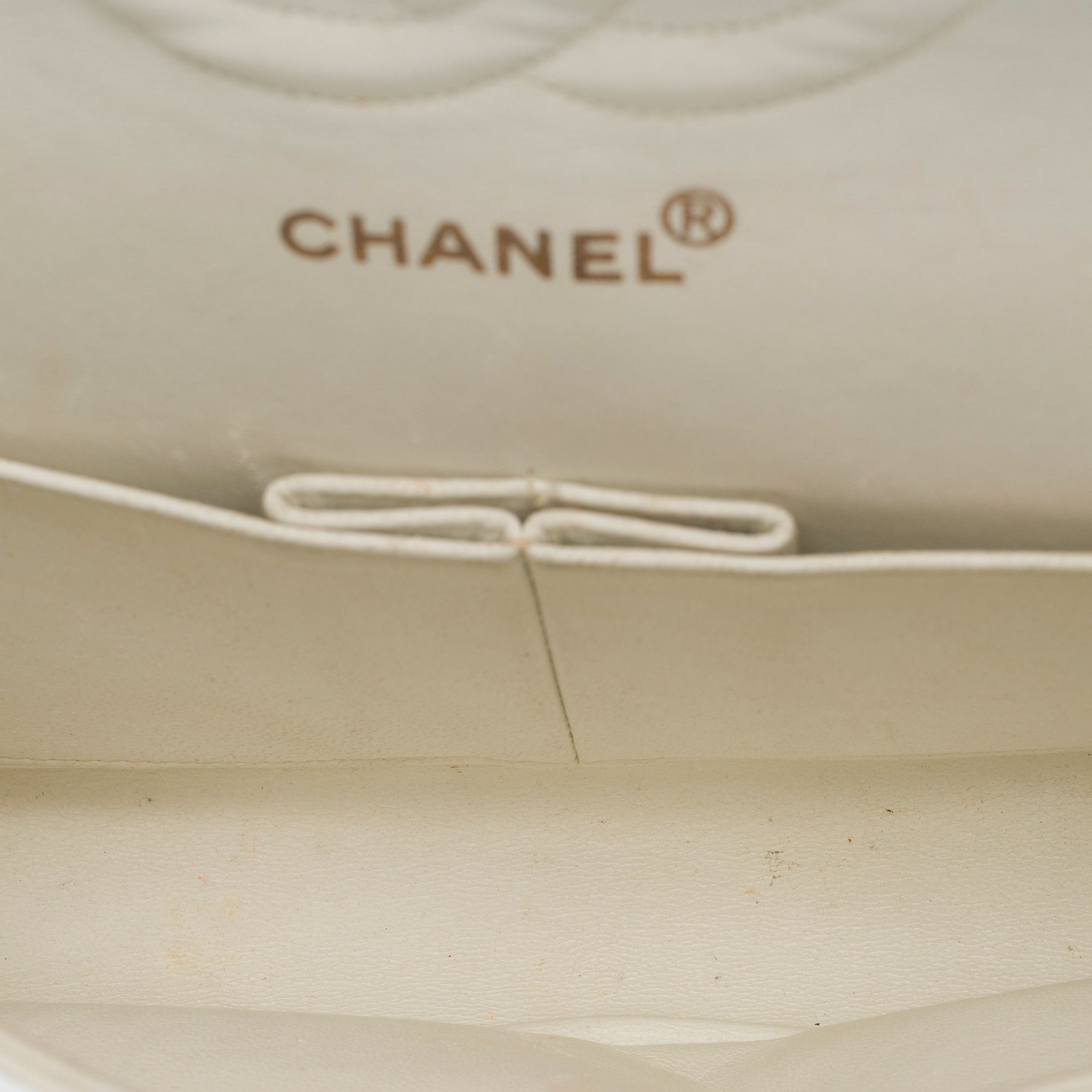 Chanel Chanel Timeless Classique in White Leather Size ONE SIZE - 8 Thumbnail
