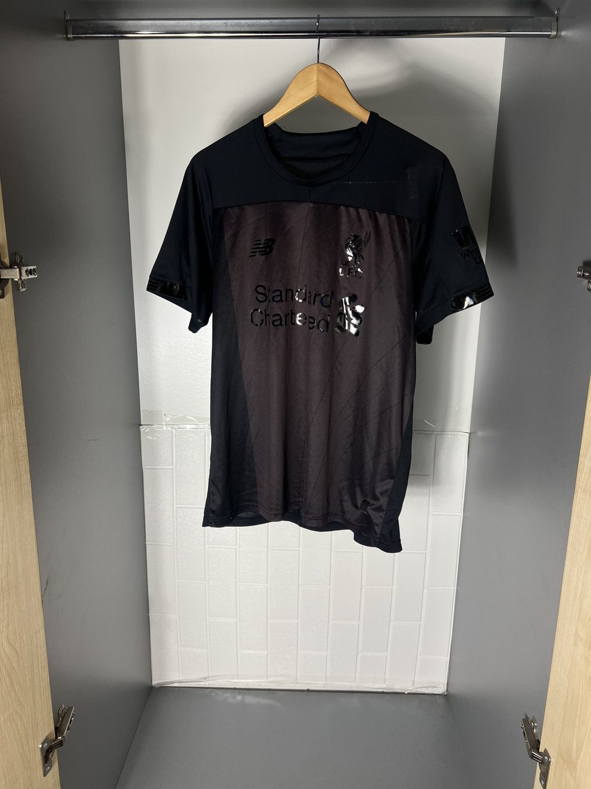 New Balance VINTAGE NEW BALANCE FC LIVERPOOL ENGLAND SOCCER JERSEY RETRO Size US L / EU 52-54 / 3 - 2 Thumbnail